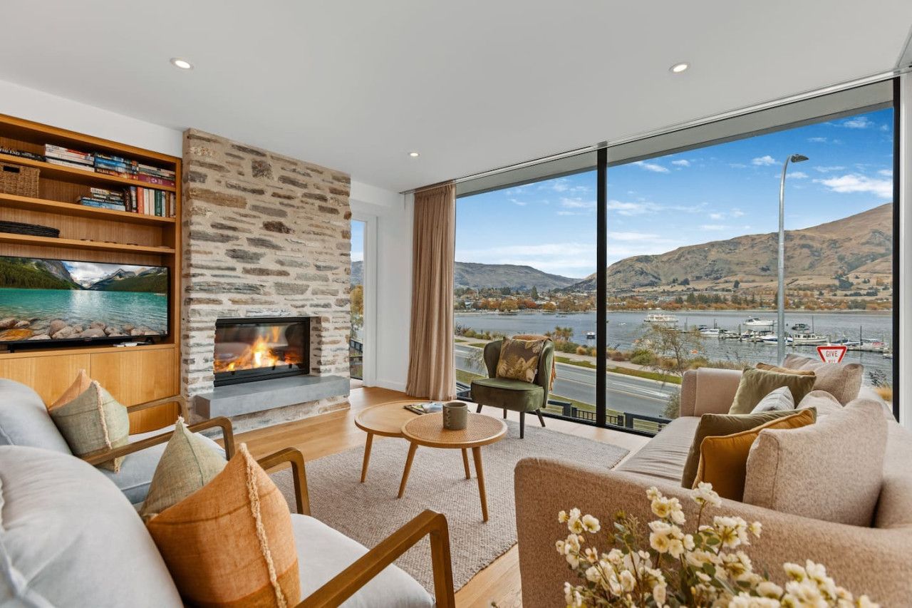 Marina Views - Luxury Apartment