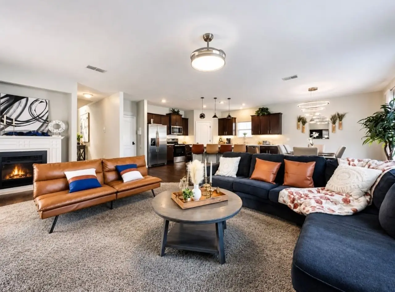 Spacious living area in a Sev&T Jacksonville vacation rental