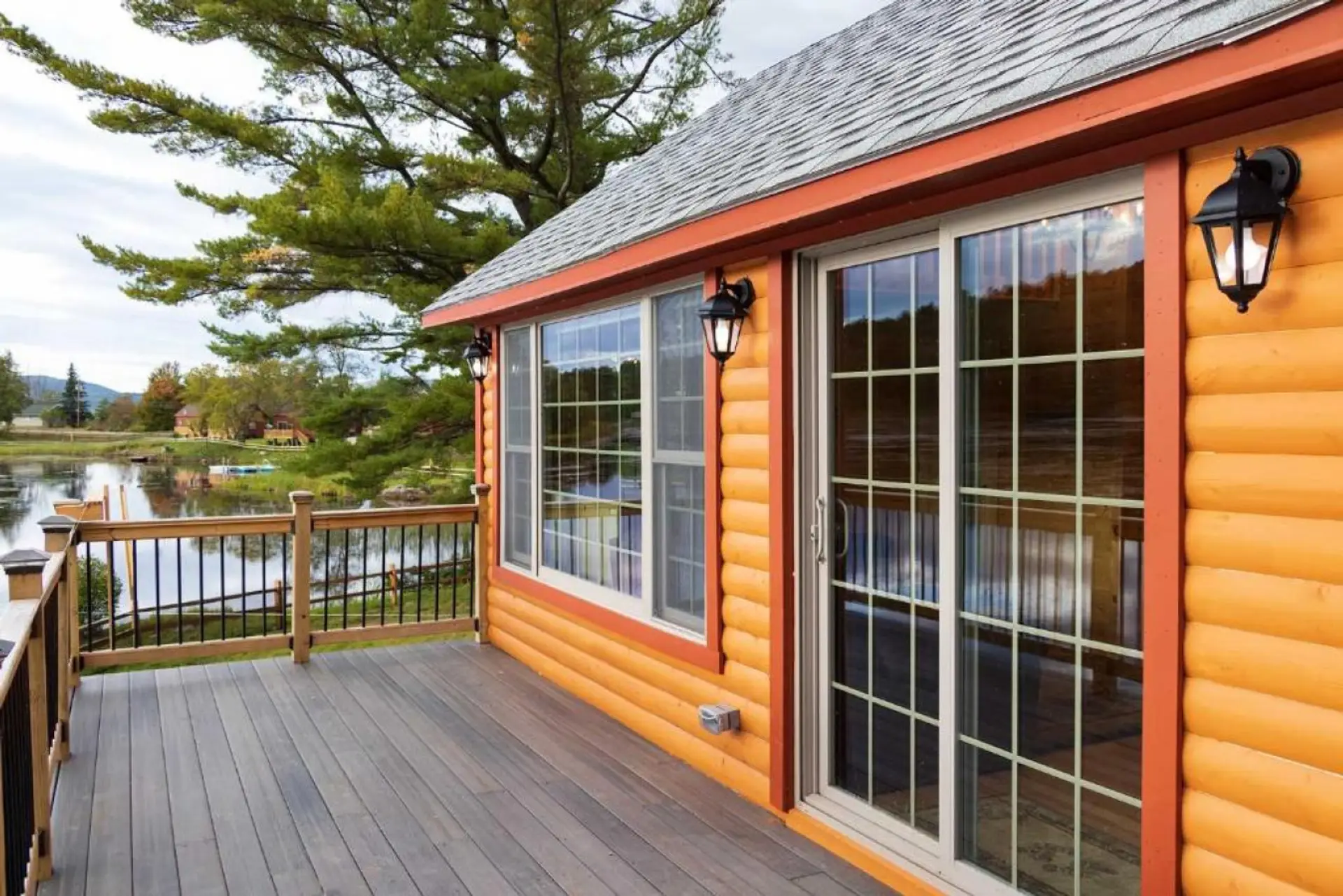 Premier #14 Lakeside Private Deck