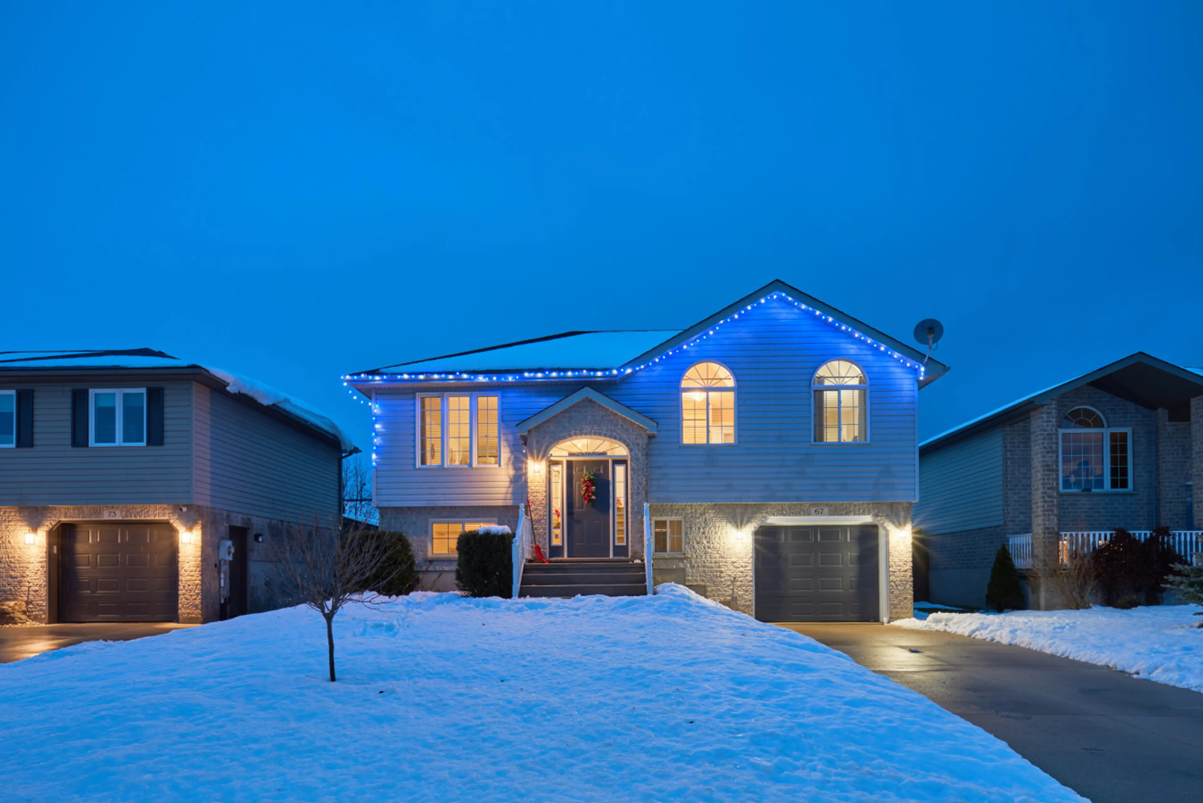 Front of the house all decked out for Christmas!