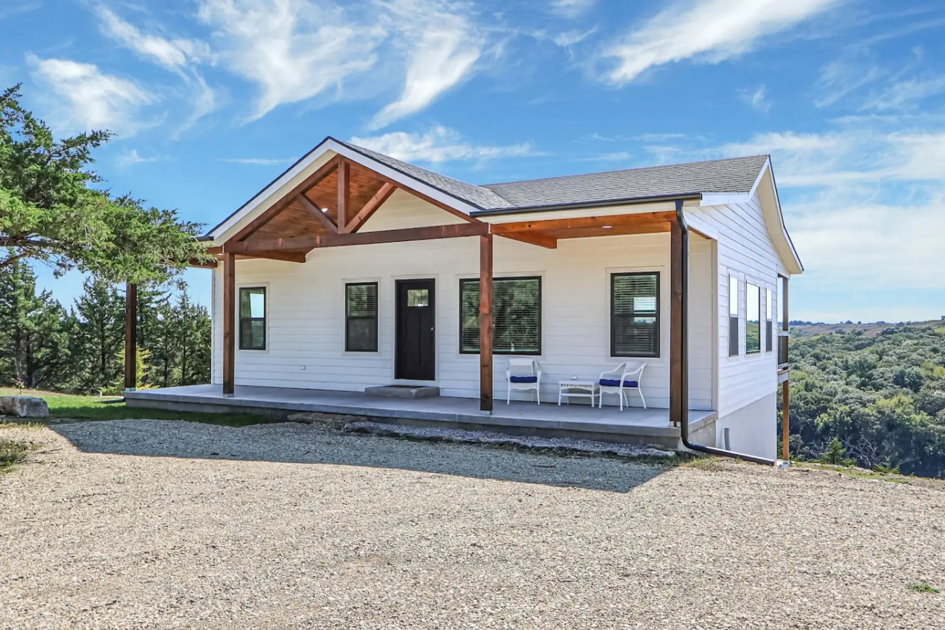 Beautiful new build cabin with amazing valley views.