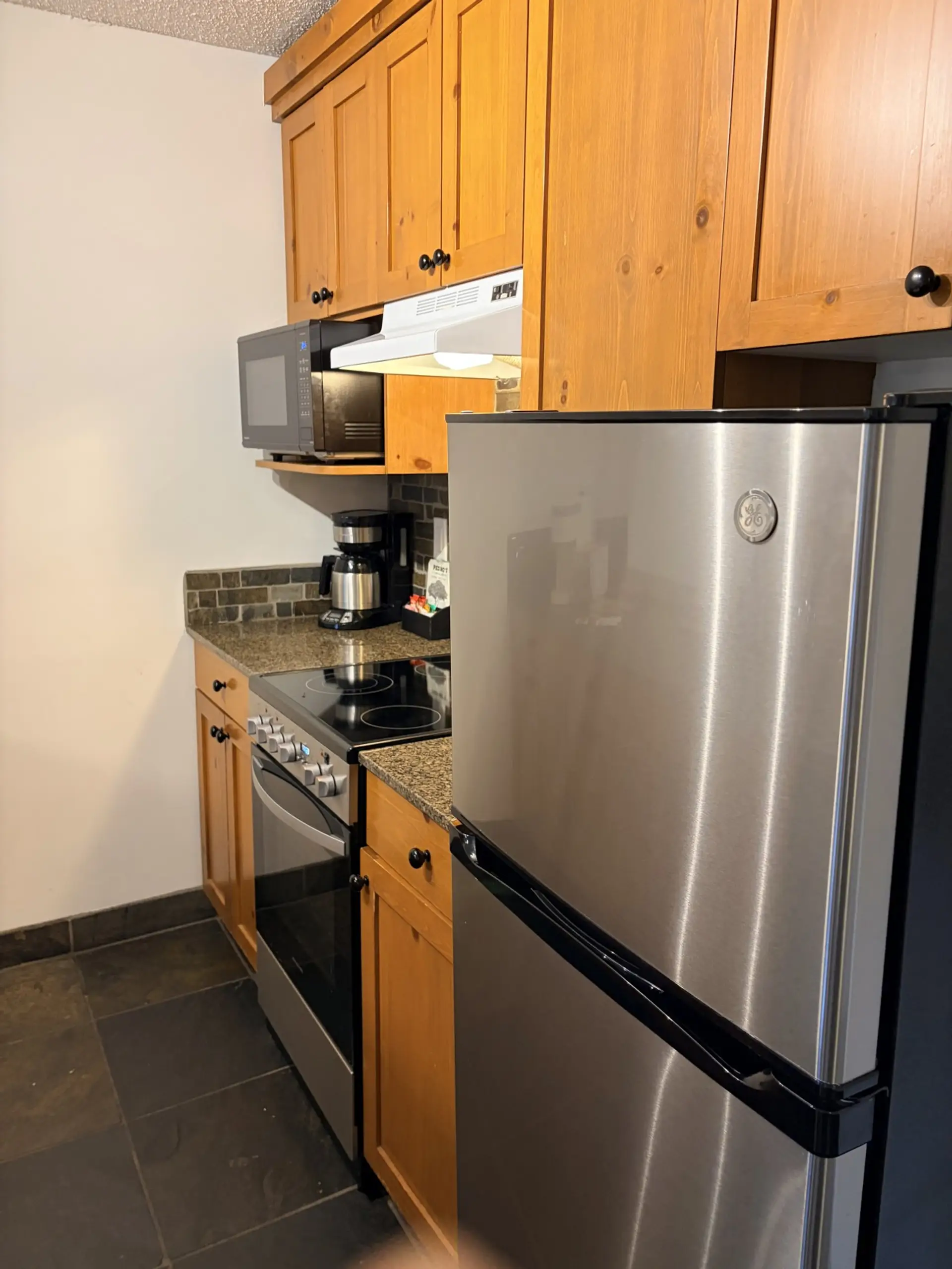 Full kitchen with great appliances