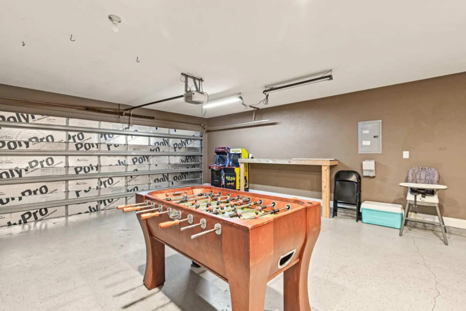 The game room offers an exhilarating experience with a foosball table and nostalgic Pac-Man and Mortal Kombat 2 arcade consoles, perfect for exciting game nights.
