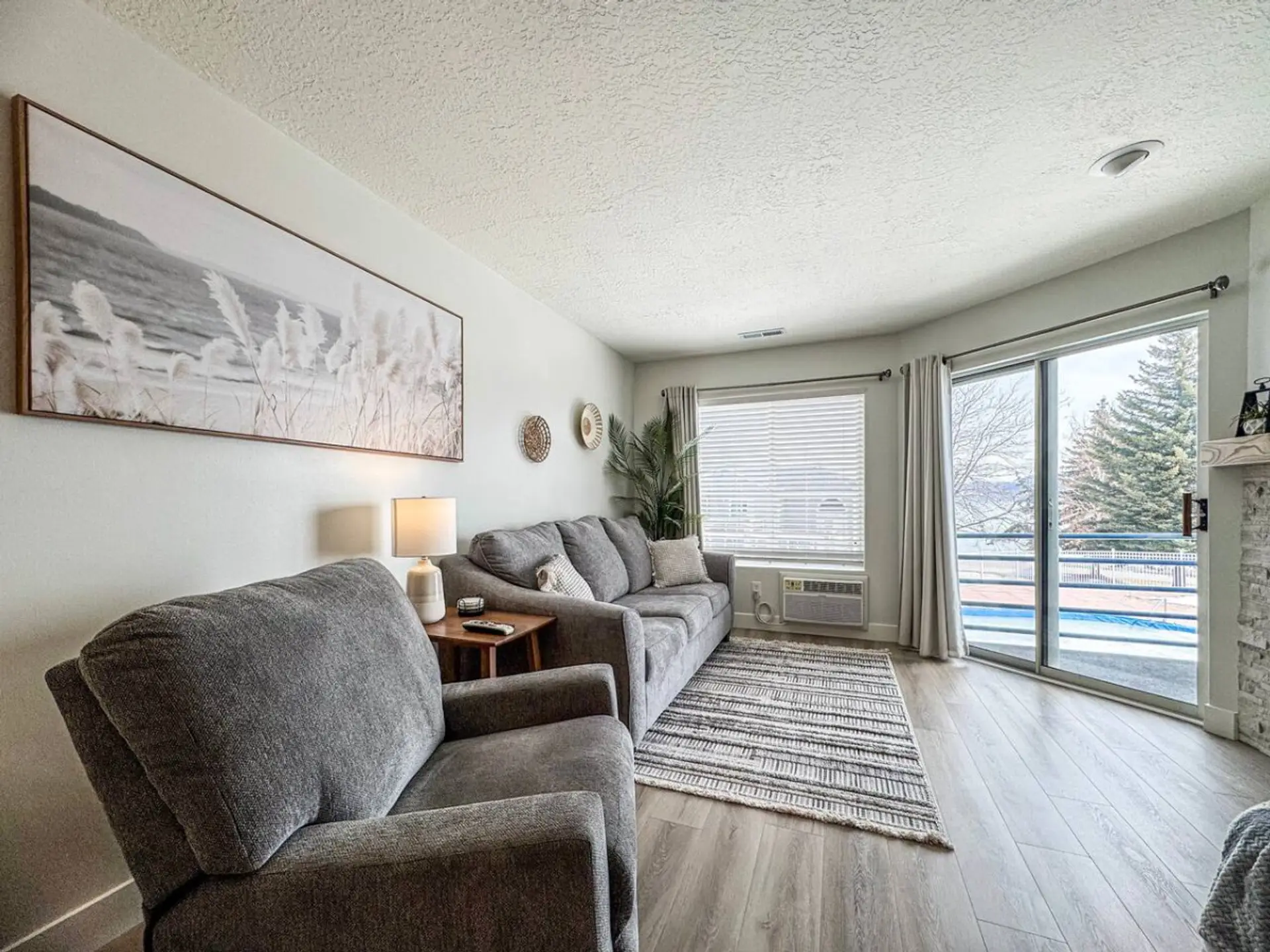 Beautiful family room where you can enjoy watching the colors of the Bear Lake, kids at the pool or curl up for a movie night.