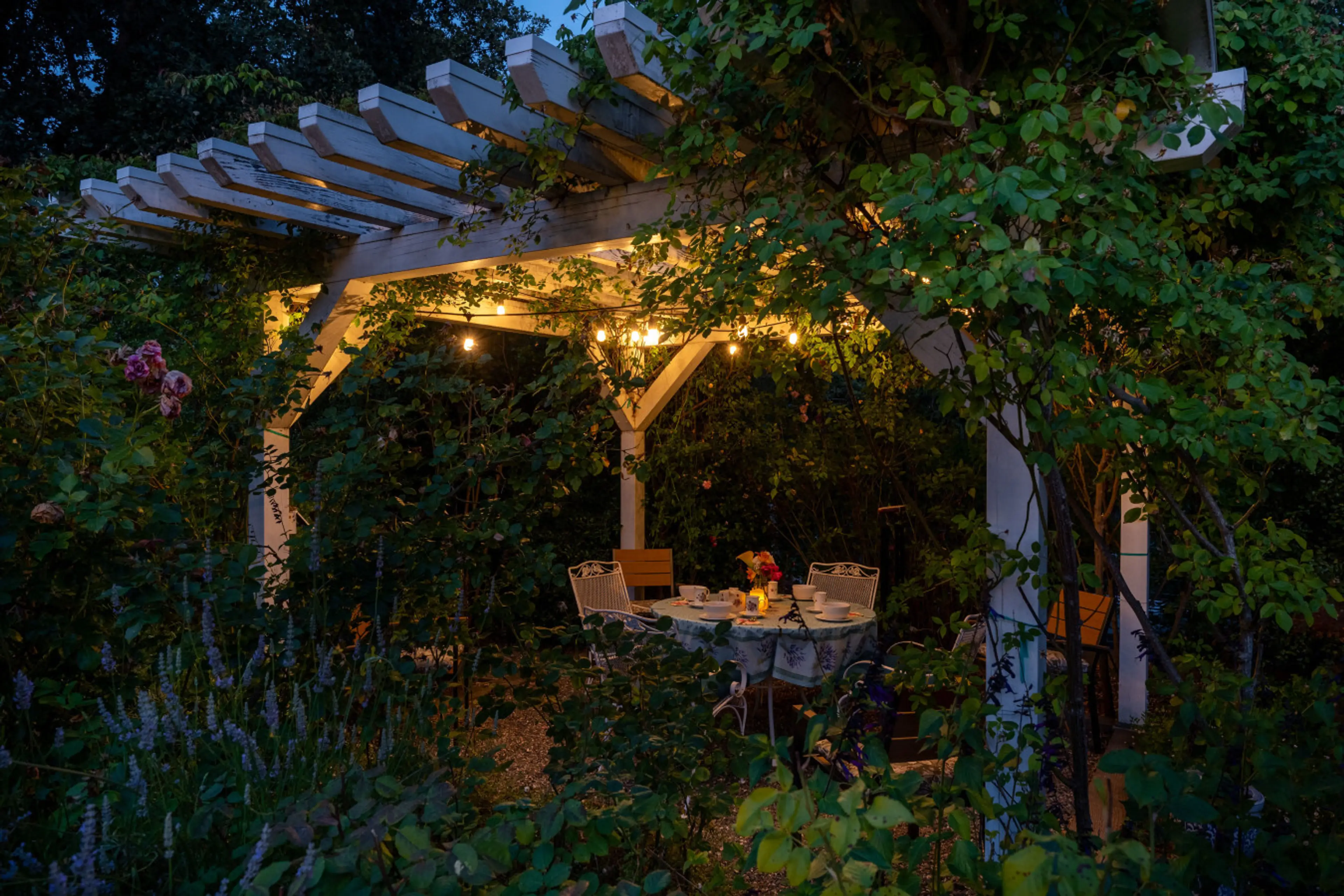 Welcome to Sunshine Farmhouse – your peaceful retreat in the heart of Santa Ynez Valley, surrounded by lush gardens and scenic beauty!