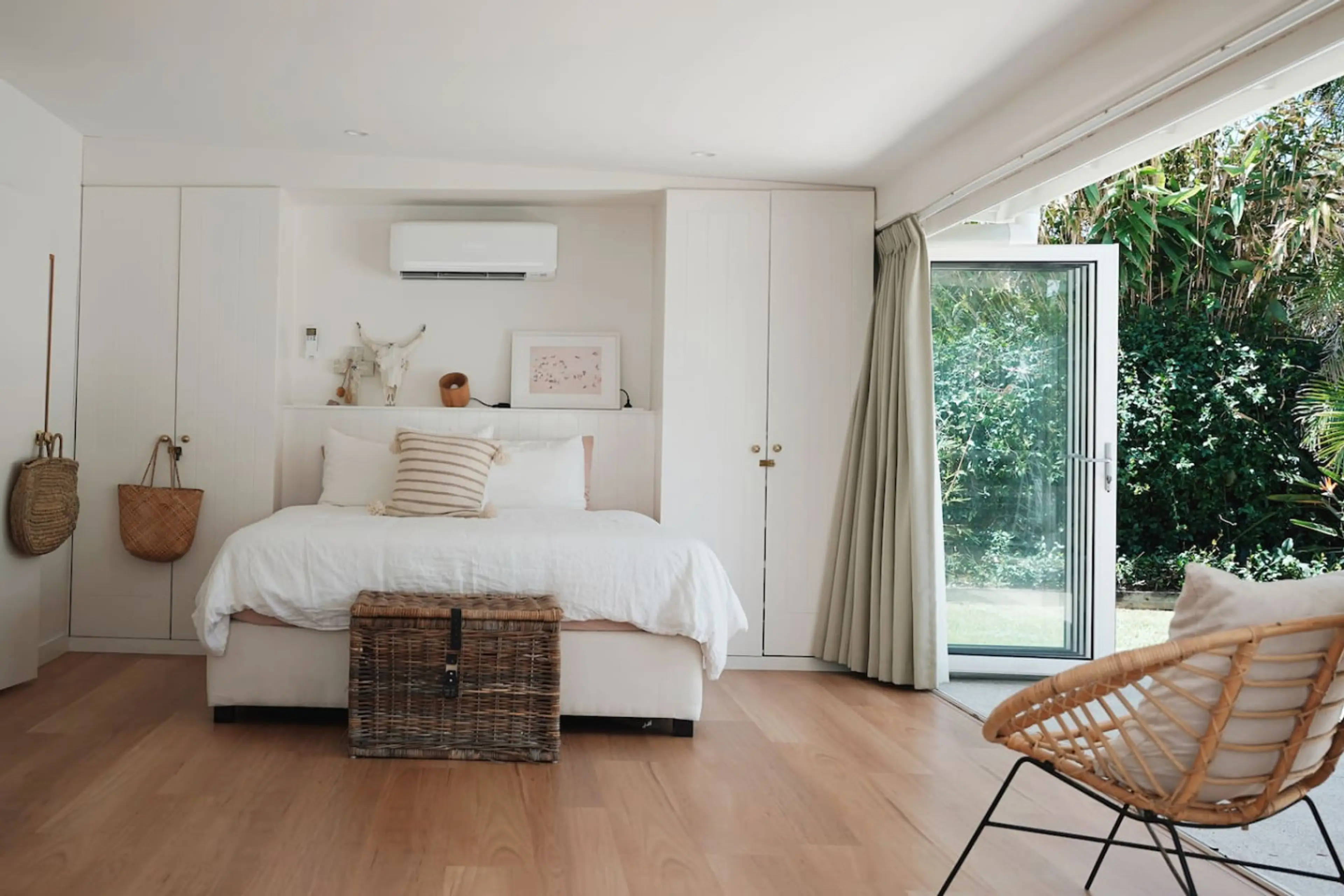 Main Bedroom with linen supplied.