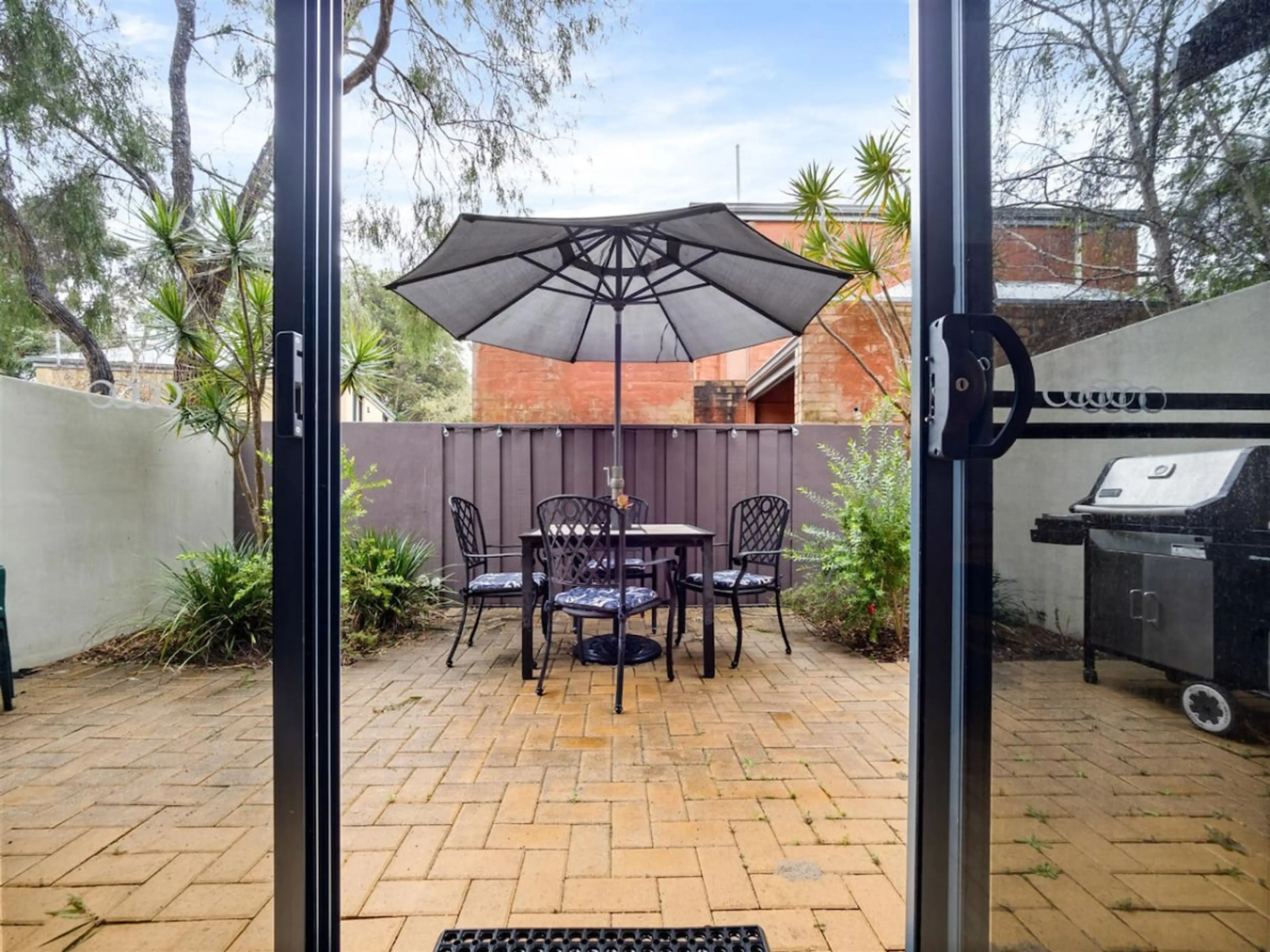 Garden, seating area and bbq grill