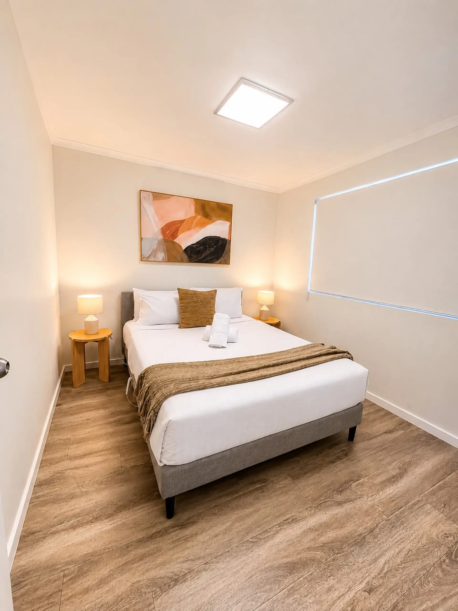 Drift off in this peaceful and comfortable bedroom, thoughtfully styled with soft linens, warm lighting and a calming atmosphere. With air conditioning for year-round comfort, it's the perfect retreat after exploring the local area.
