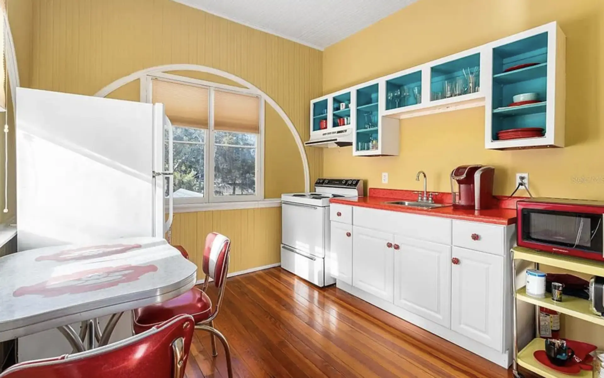 Bright fully equipped kitchen