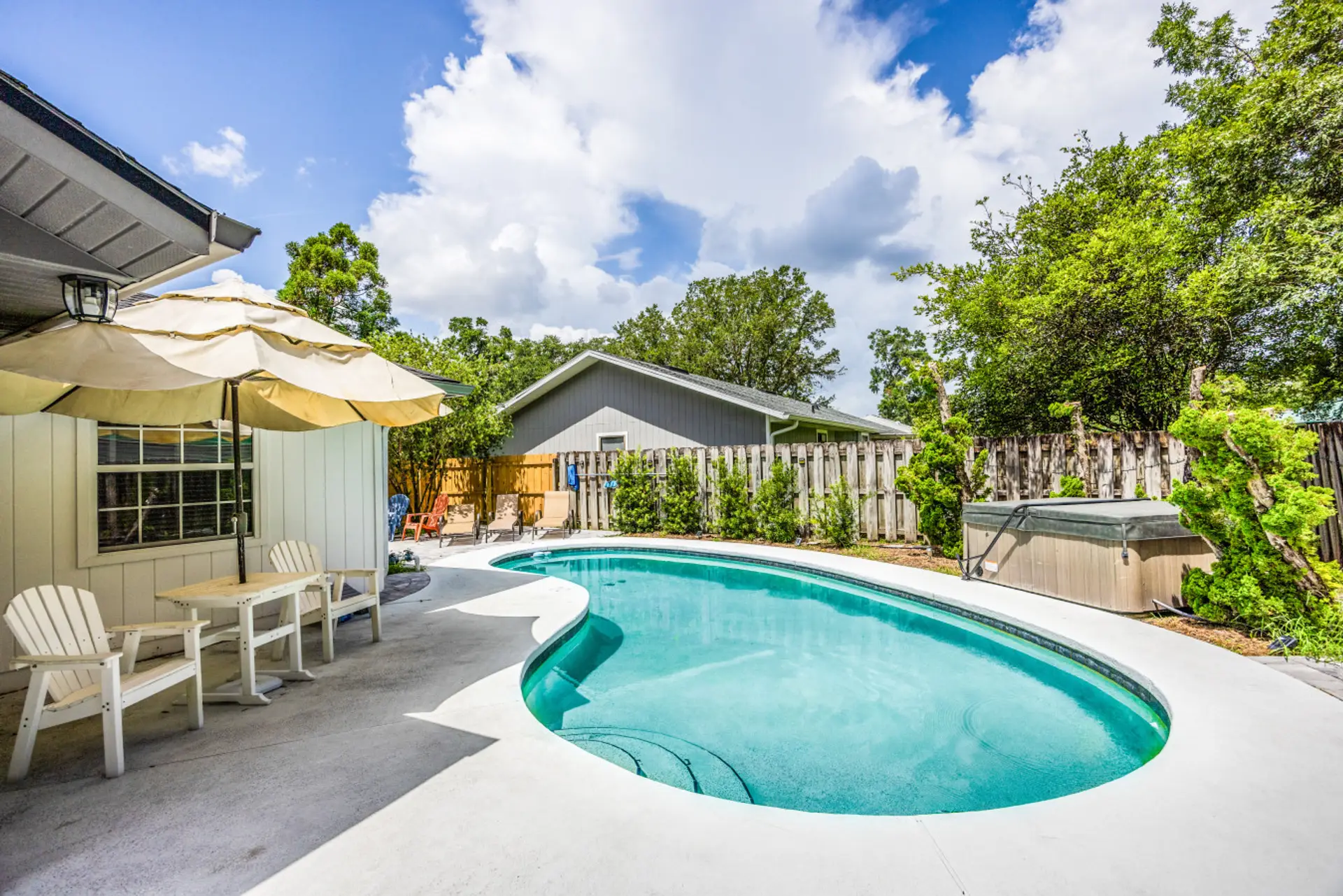 Beautiful and Spacious Backyard with Pool, Hot Tub, Outdoor TV and Plenty of Sitting Areas