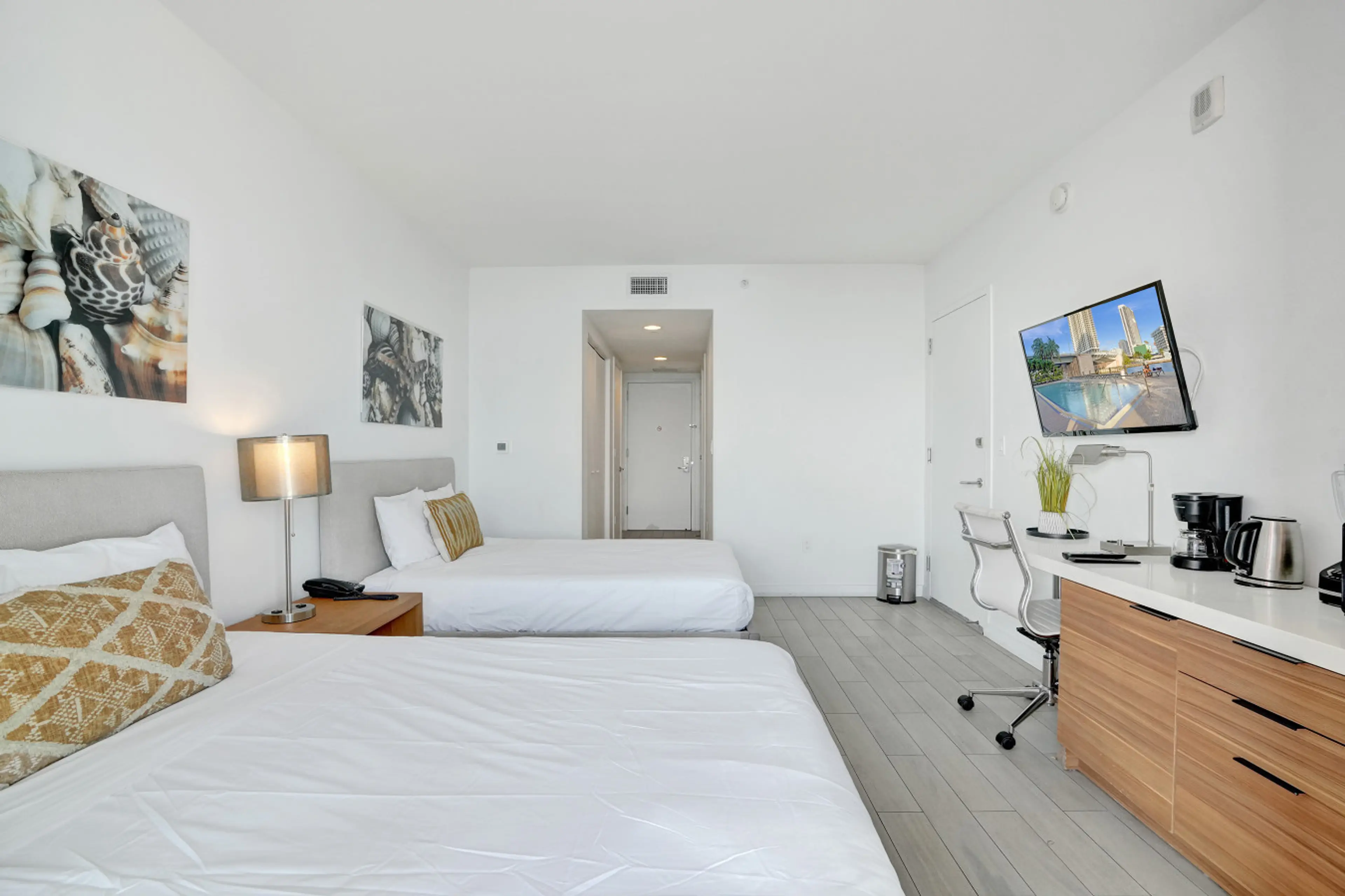 2 double beds