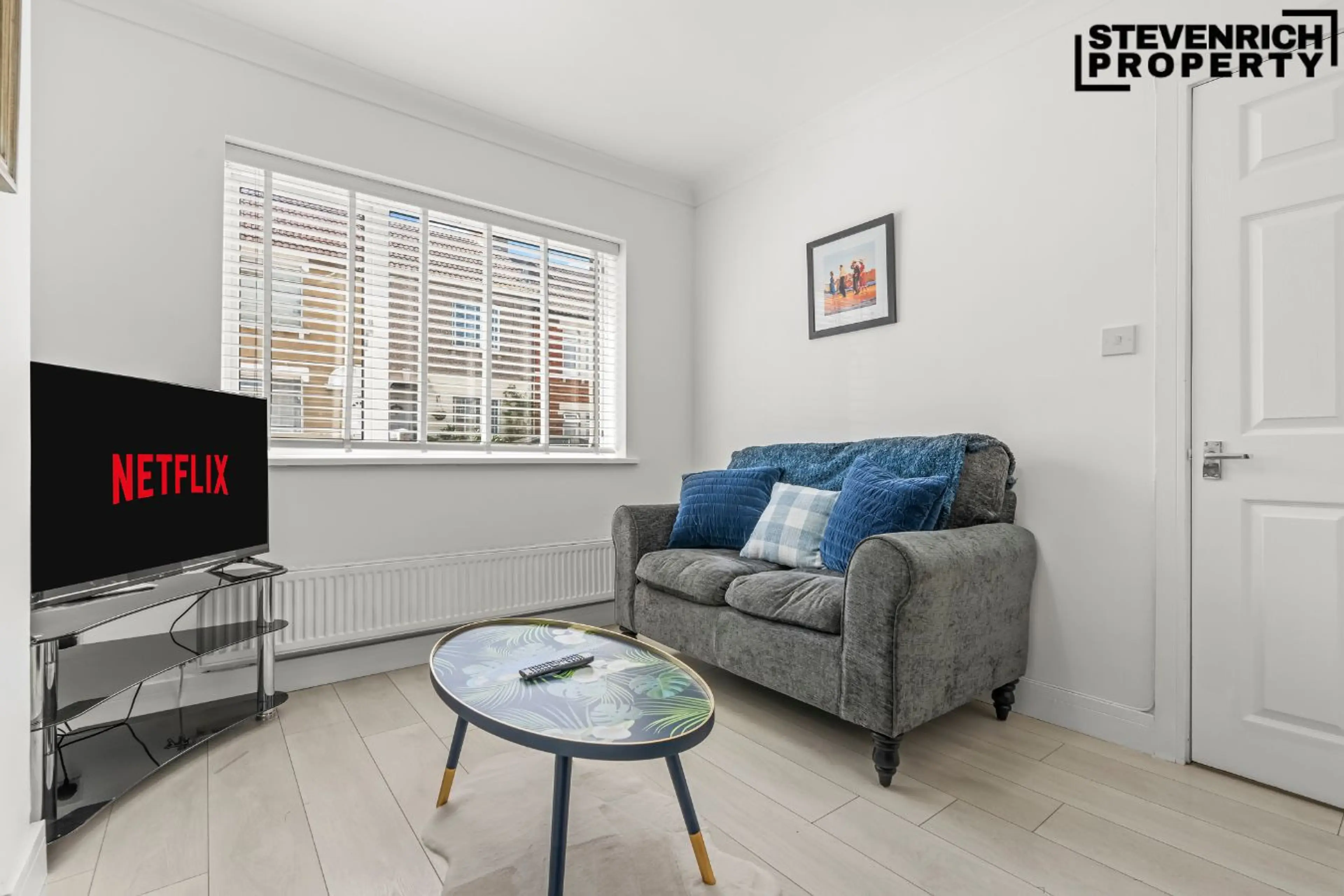 Living Room/Seating Area