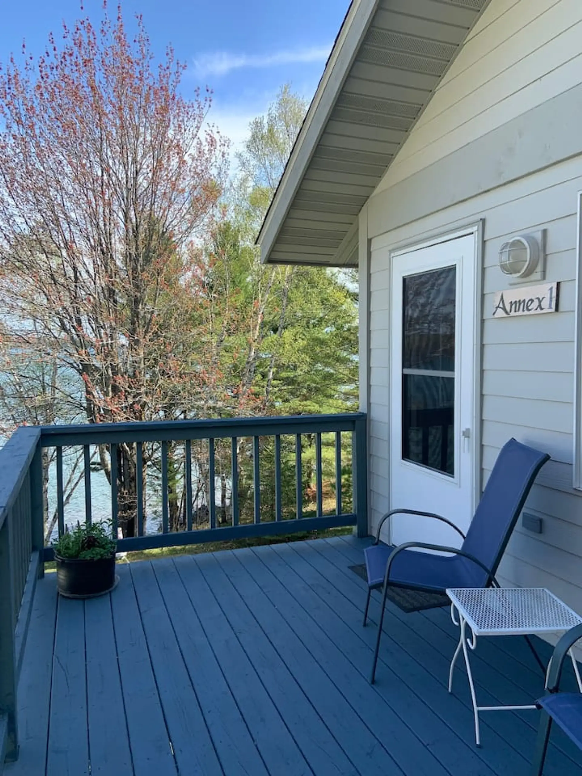 Balcony Lounge