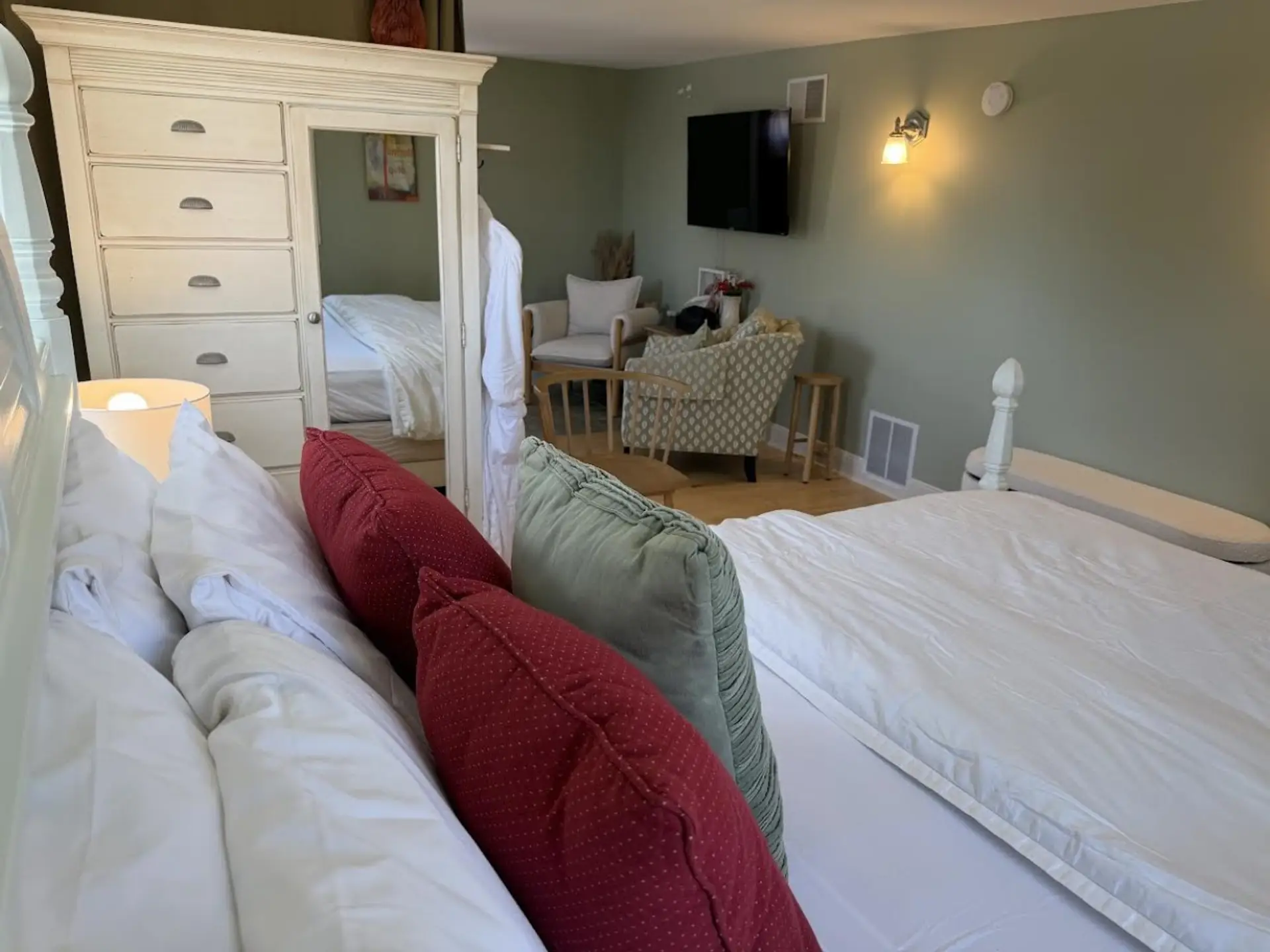 Queen Bedroom