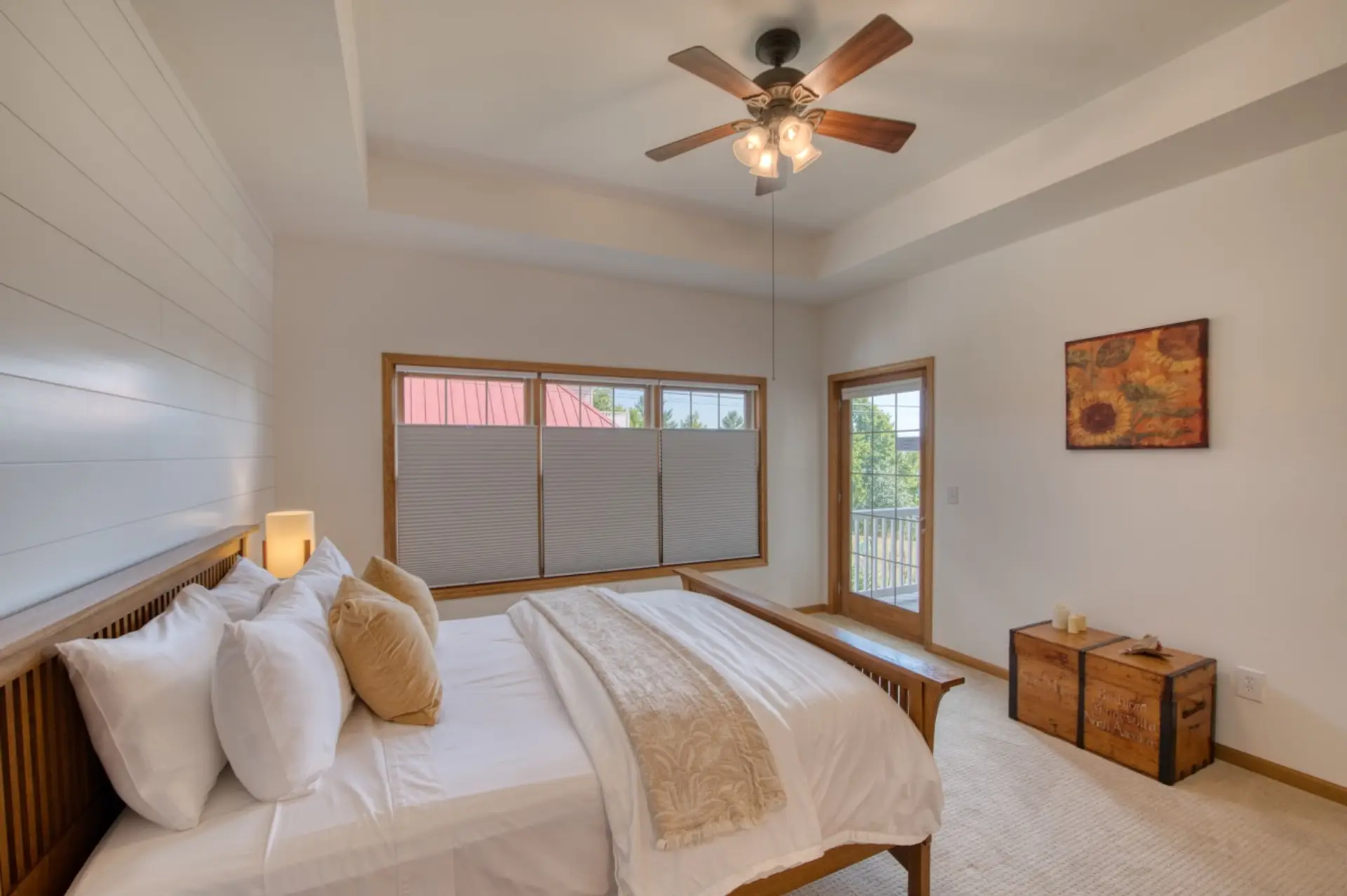 Master - Queen Bedroom