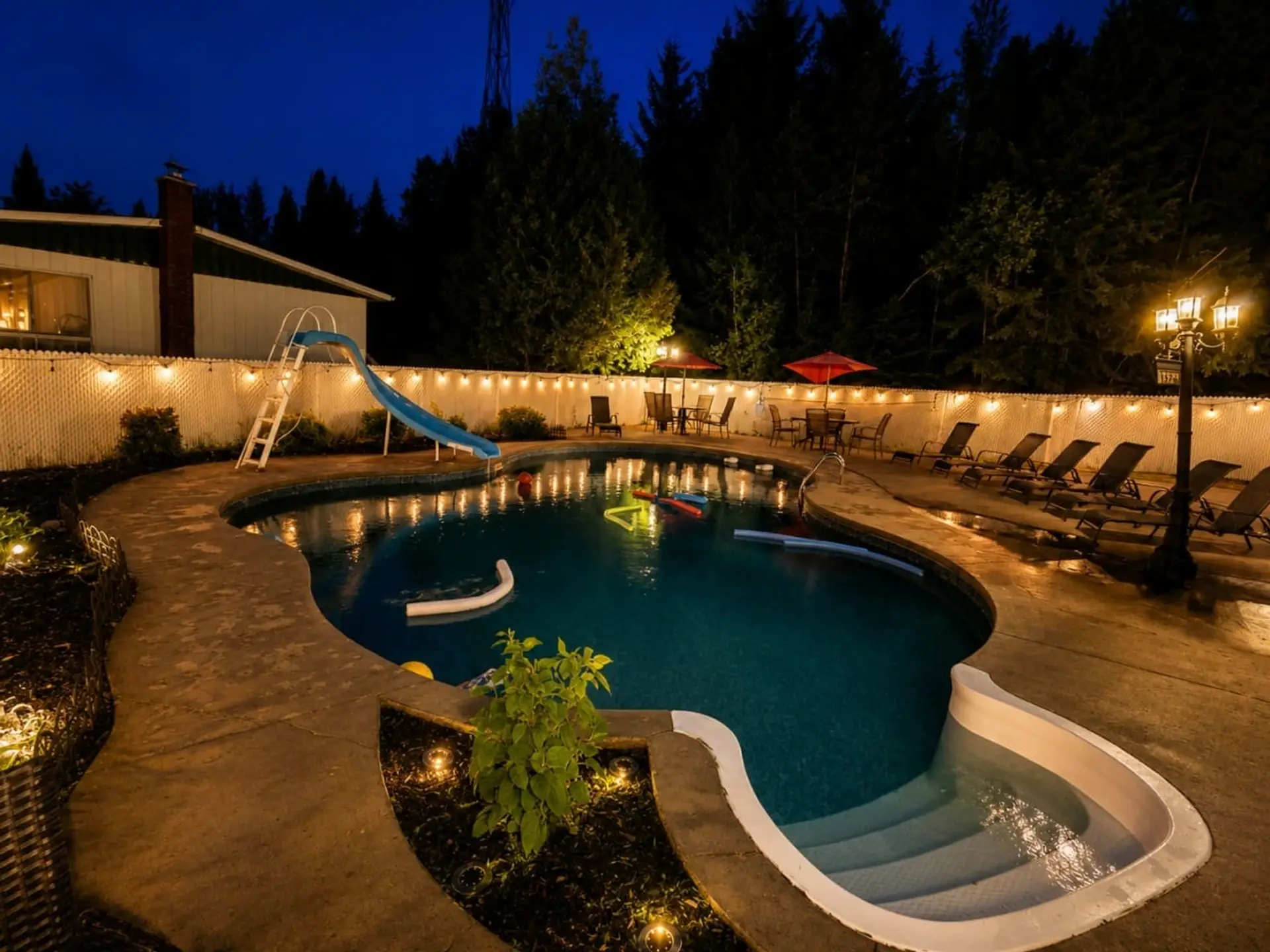 Private pool, waterslide & cozy lighting after sunset