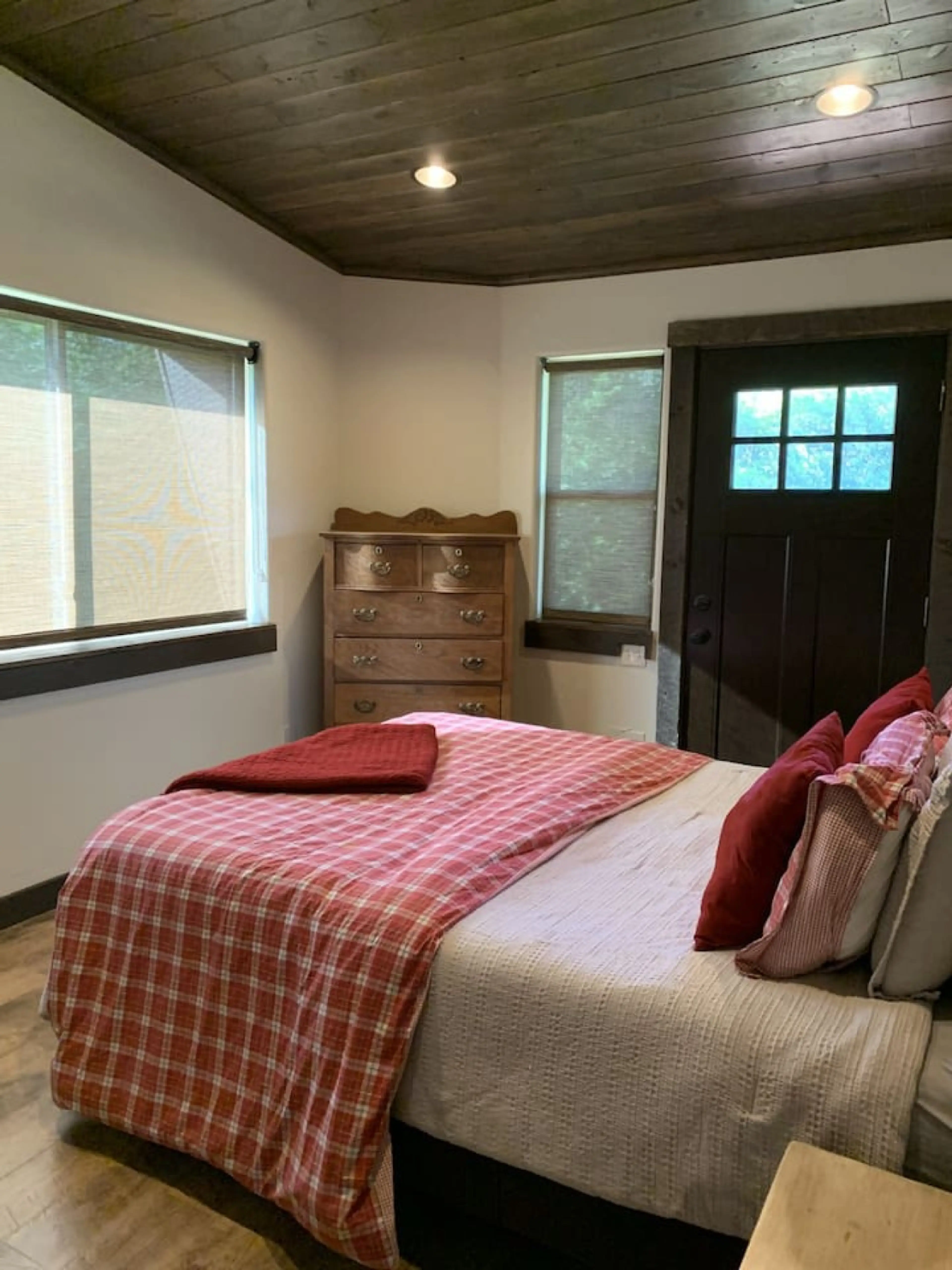 Comfortable Tempur Pedic Queen Bed