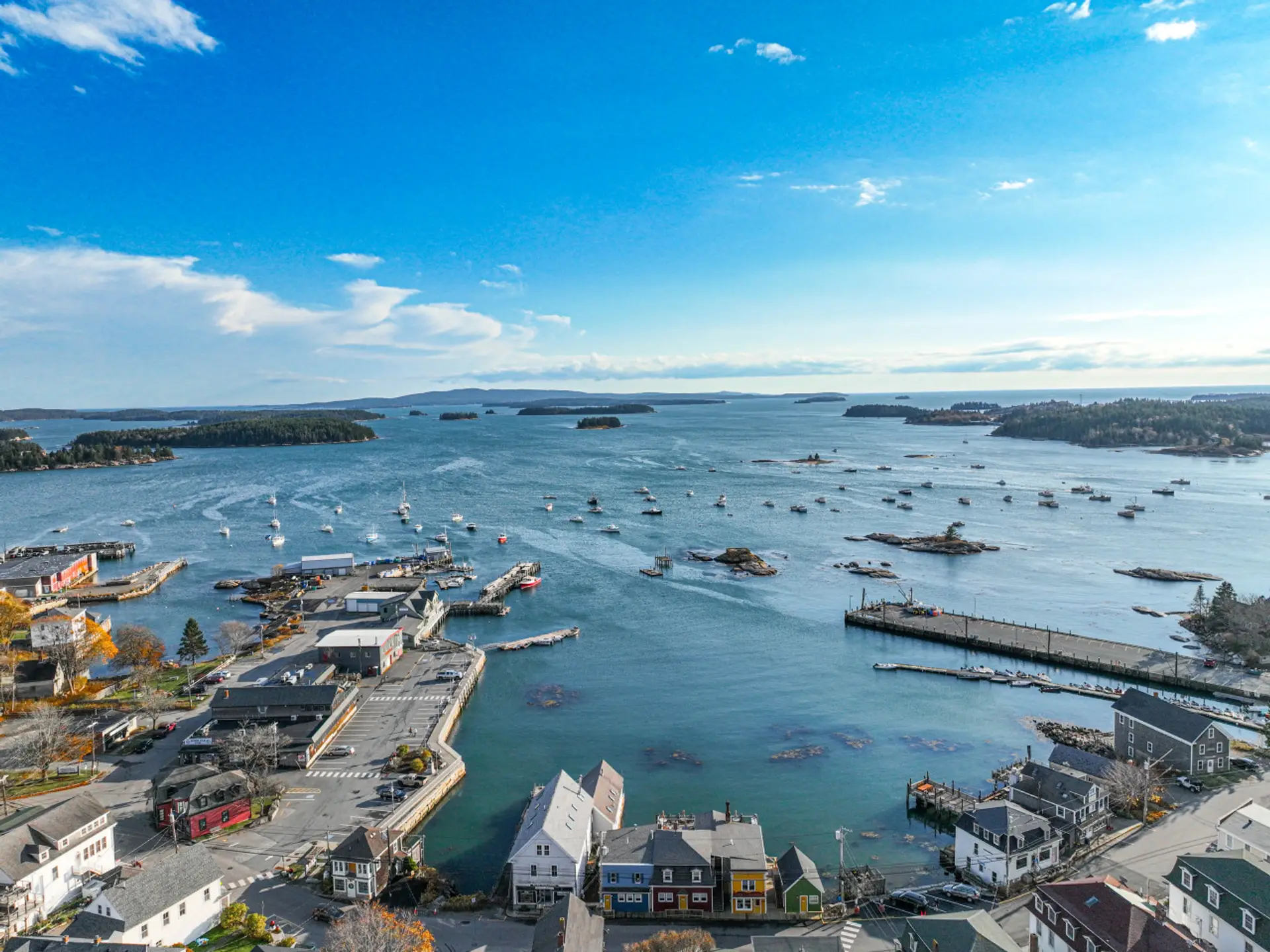 Settle into a bright and inviting unit overlooking Stonington’s beautiful harbor. Your stay places you right in the heart of this charming coastal village, where the sights and sounds of the working waterfront create a truly authentic Maine atmosphere.
