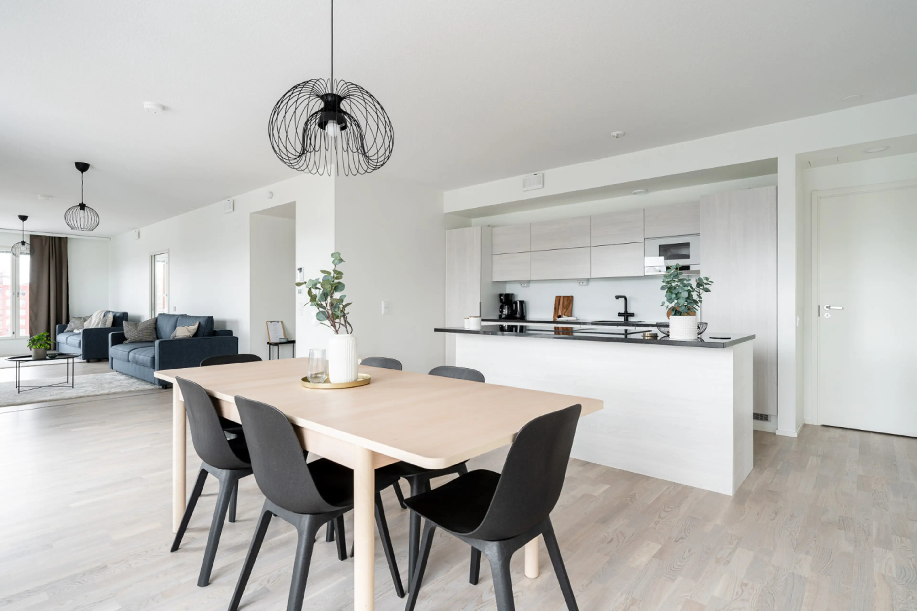 Our Grand Luxury Apartment is located next to Lake Näsijärvi just a few minutes walk away from the downtown of Tampere.