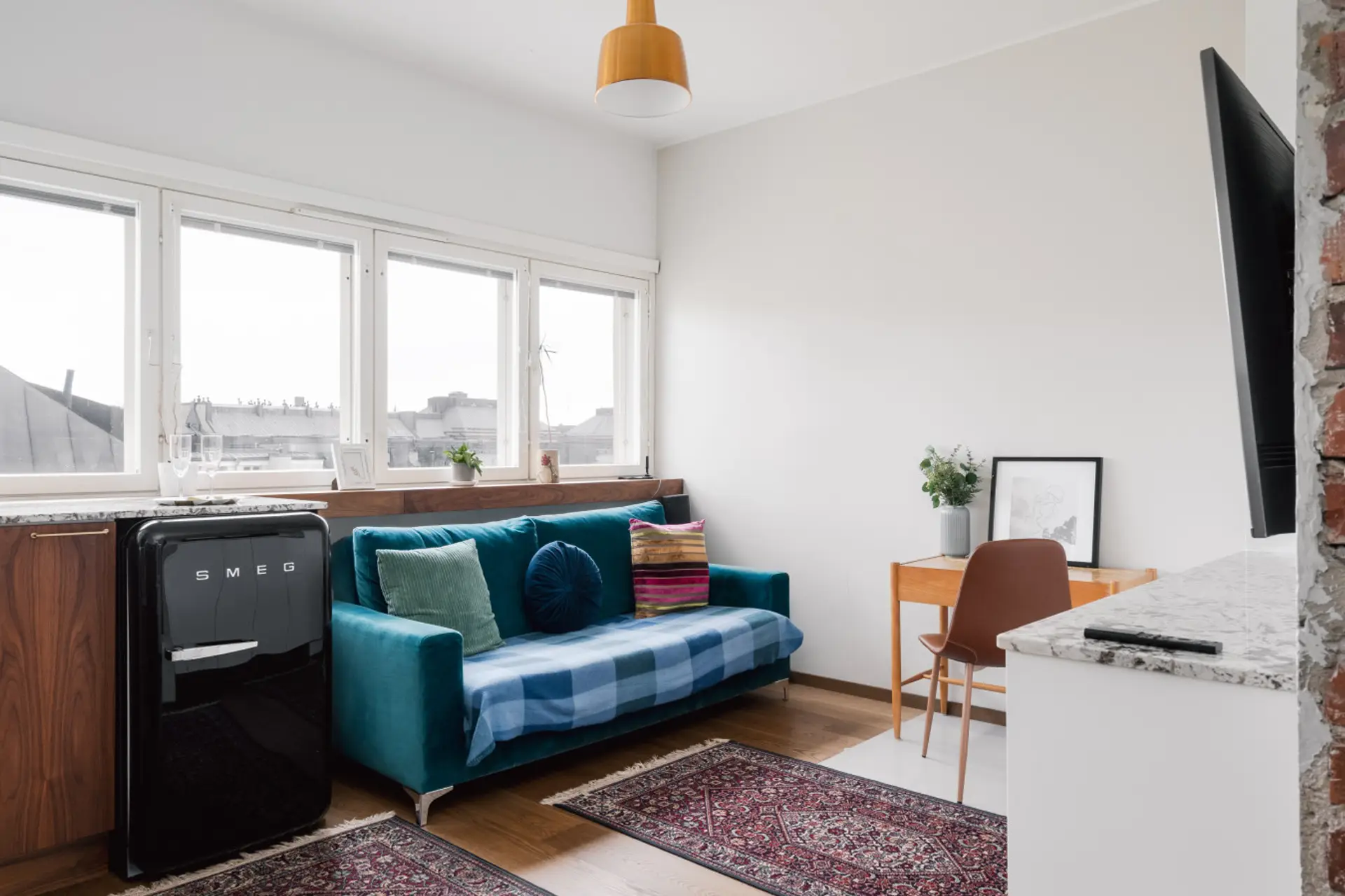 This modern apartment is furnished with quality to make your stay as pleasant as possible.