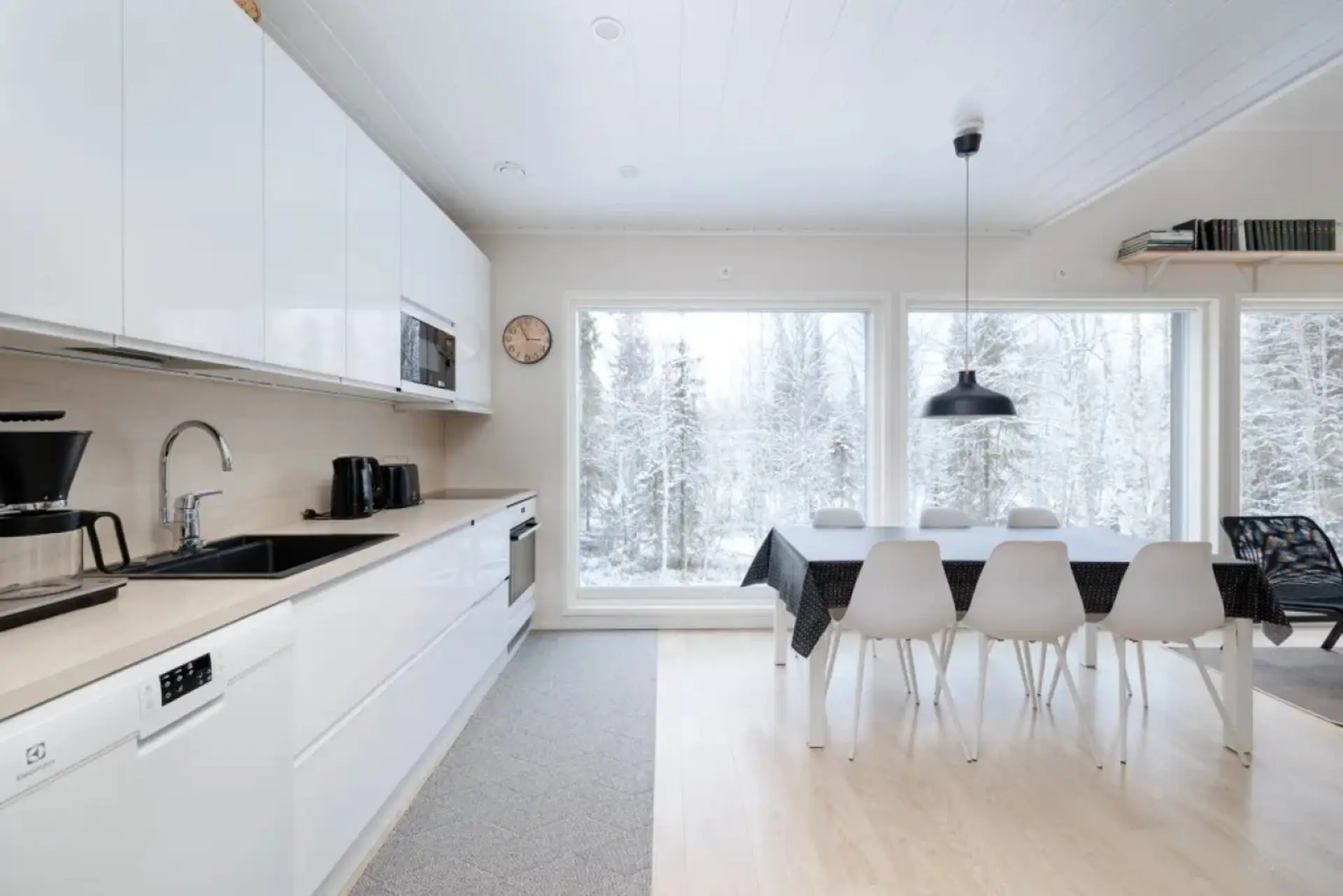 Prepare gourmet meals in our fully equipped modern kitchen while enjoying floor-to-ceiling views of the surrounding Lapland wilderness. The large dining table serves as the perfect hub for shared breakfasts before heading to the nearby slopes.