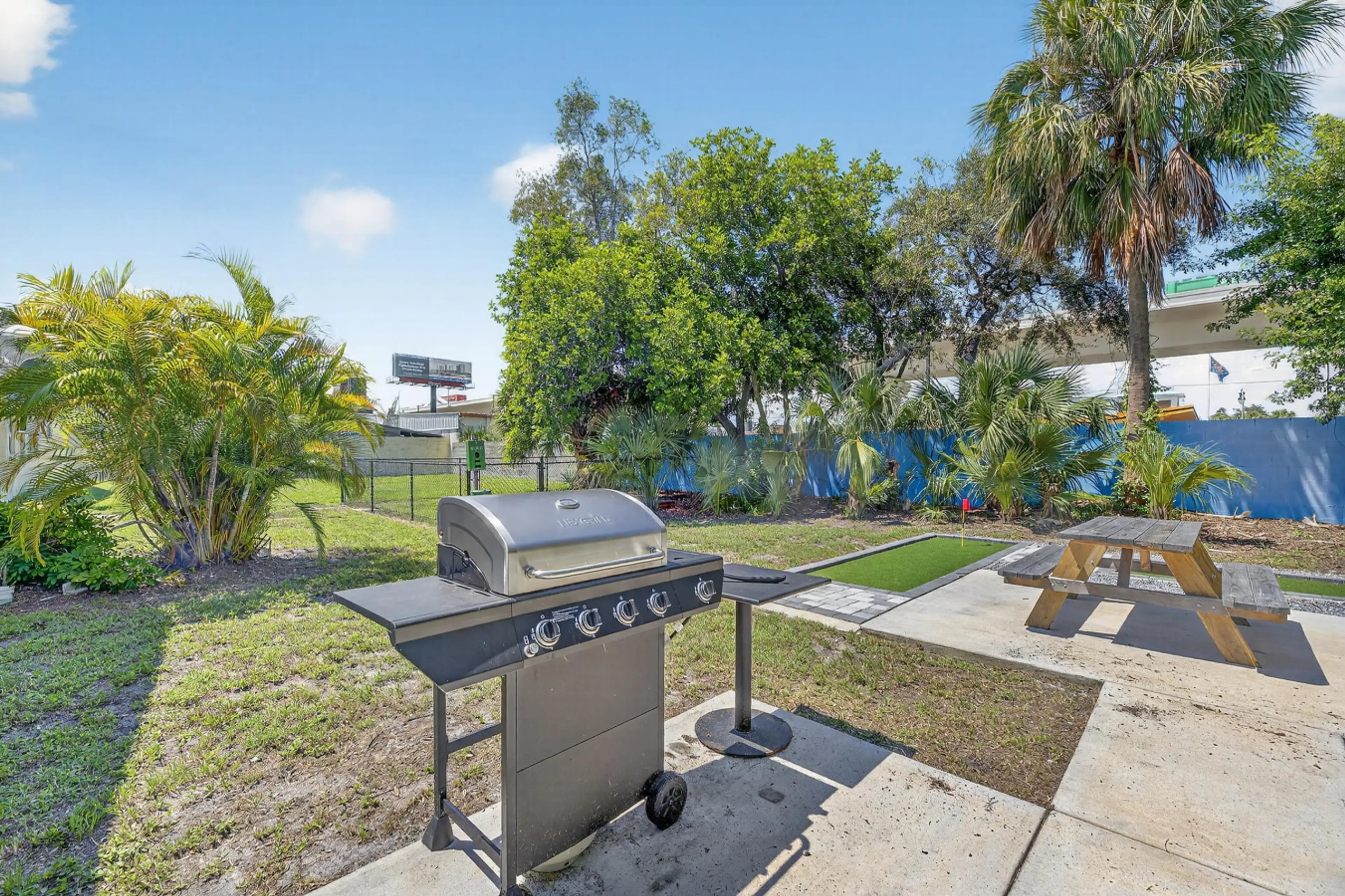 Exterior Sitting Areas & Grill