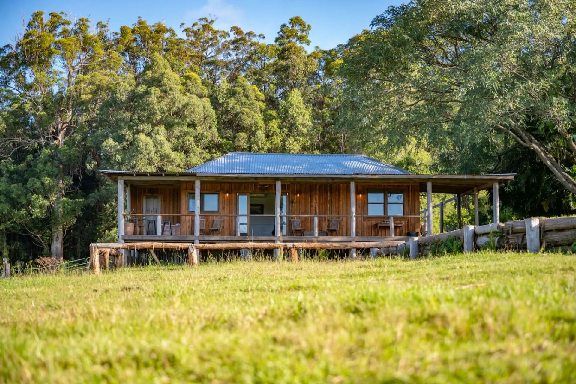 Handcrafted Bushmans cottage - Main building
