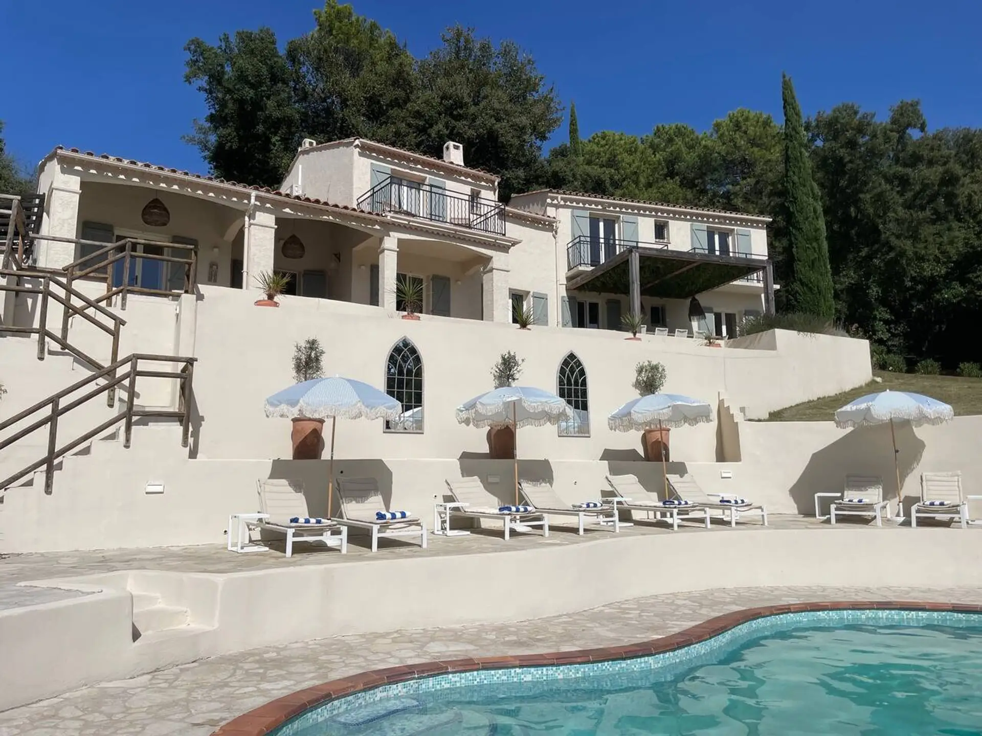property building and pool lounge