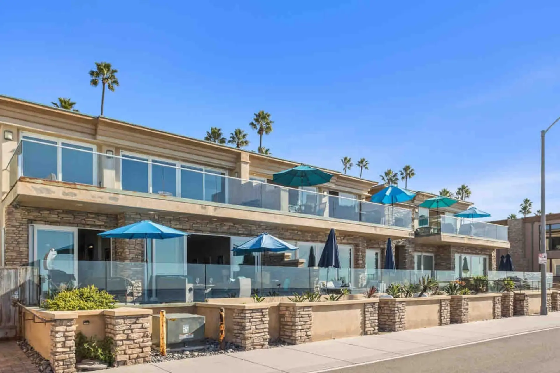Best beach rental in Oceanside Where should I stay in Oceanside near the beach? Family-friendly beach house in Oceanside Beach rental walking distance to restaurants Oceanside vacation rental with ocean views Vacation rental near Oceanside Pier Beachfront