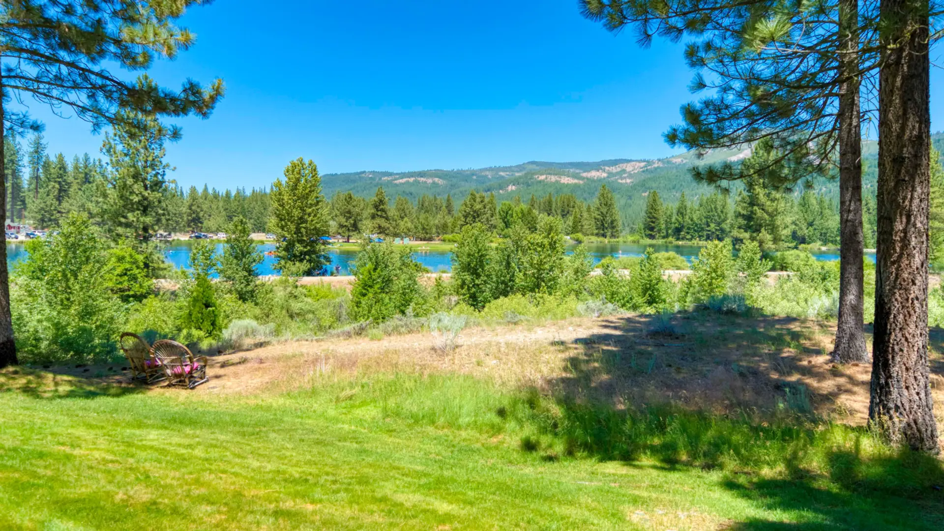 Unbelievable location.  Even better views!