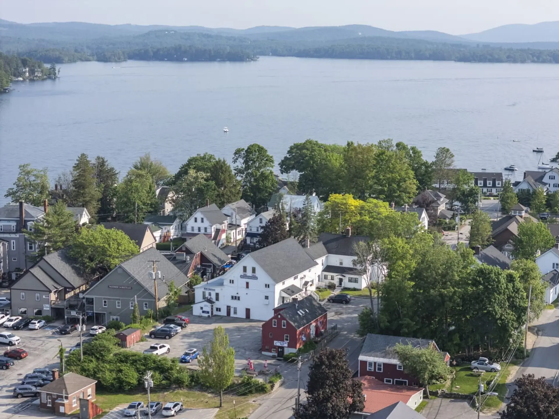 Lake view / Aerial / Downtown