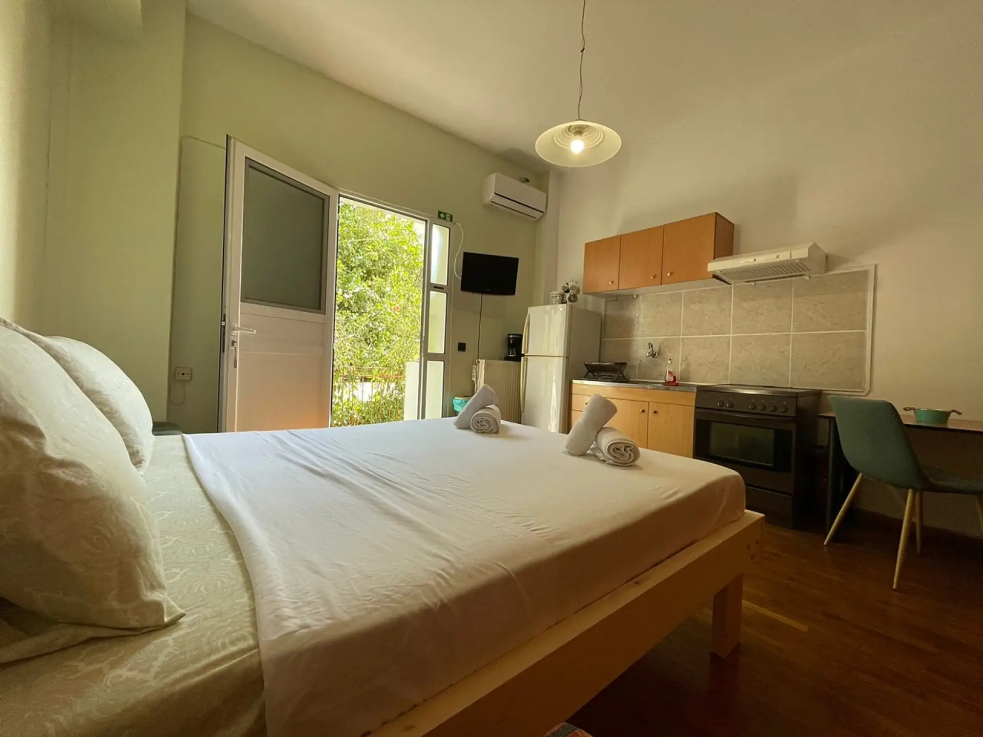 Studio - Bed with Kitchen and Balcony Door
