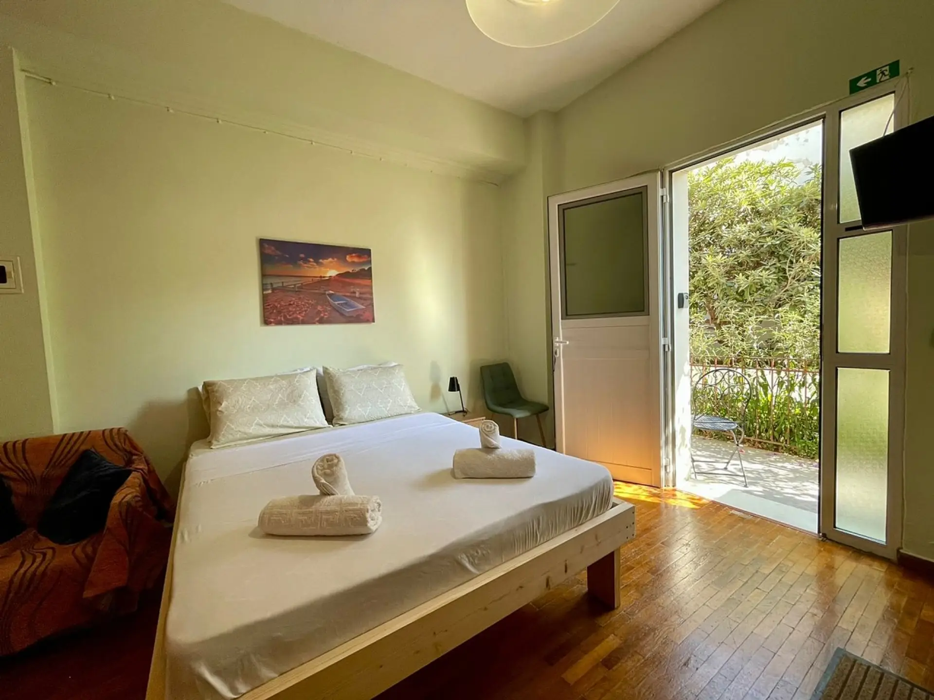Studio - Bed with Balcony Access and TV