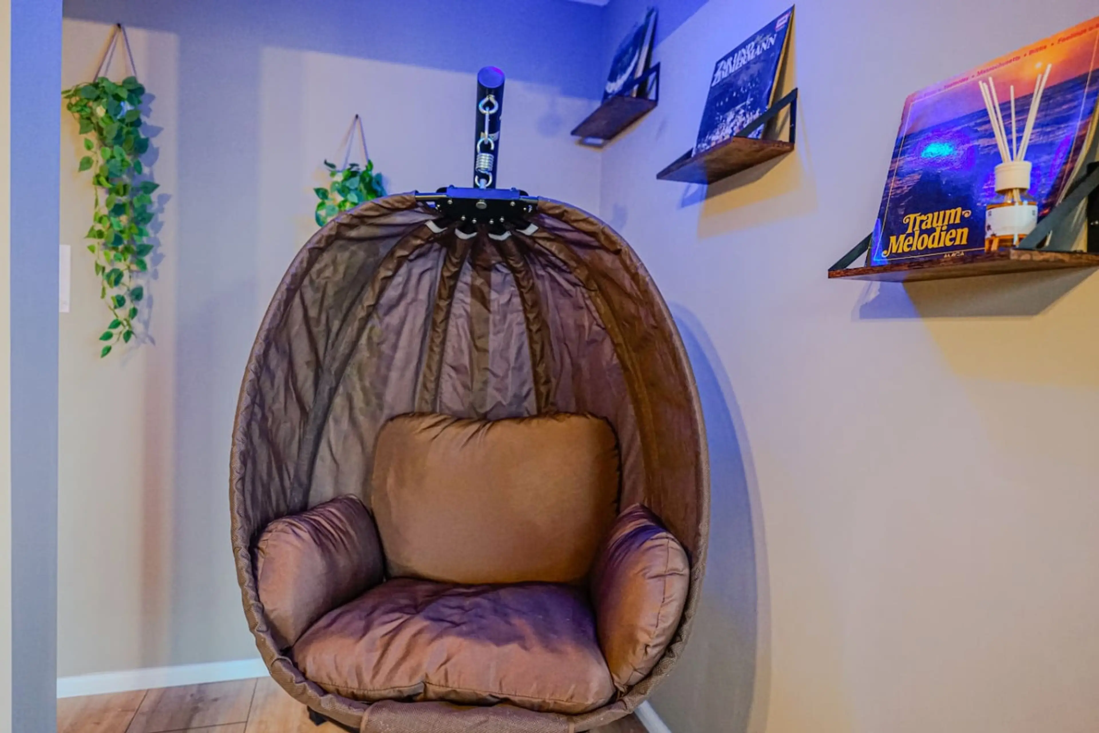 Pure relaxation in the hanging chair.