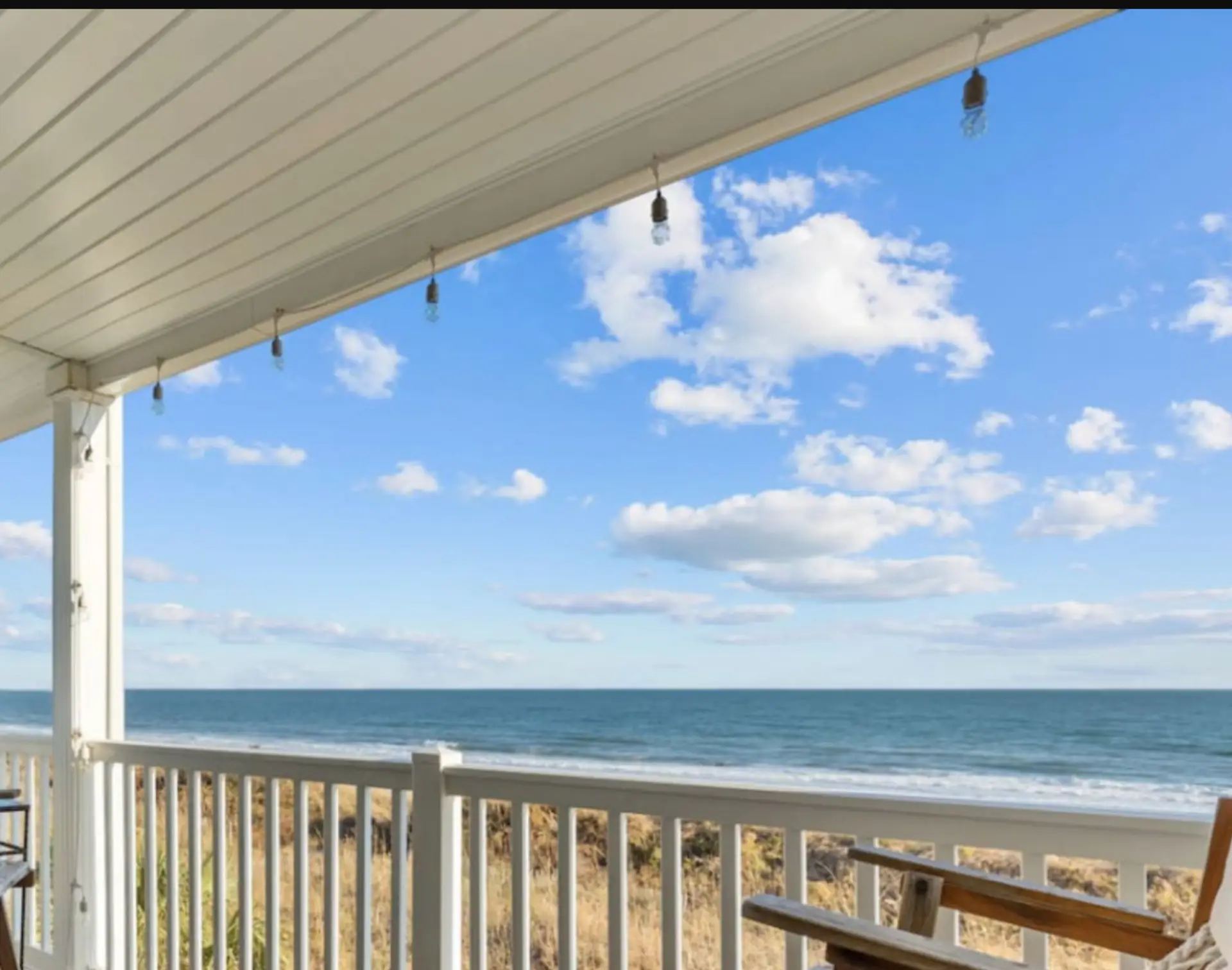🌊 There’s nothing like that first moment at the beach. Drop your bags and settle in. You're going to love it here.