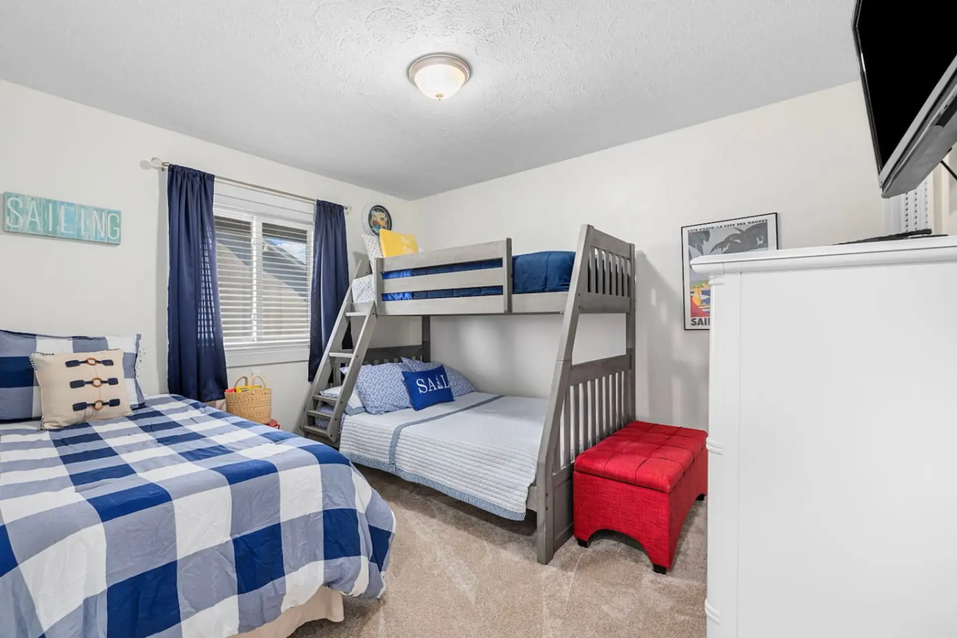 This is a great room for your smaller guests and their big personalities. There's nothing like a bunk bed!