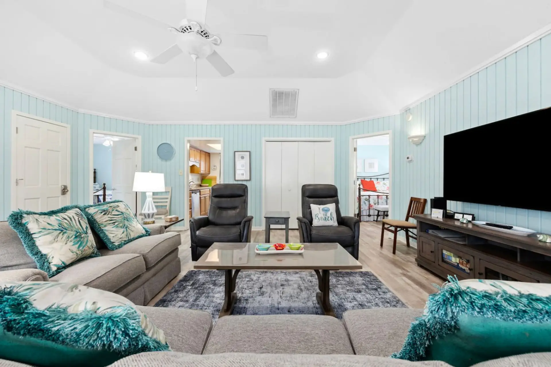 Great space for a gathering of friends and family! Welcome to the Beach!