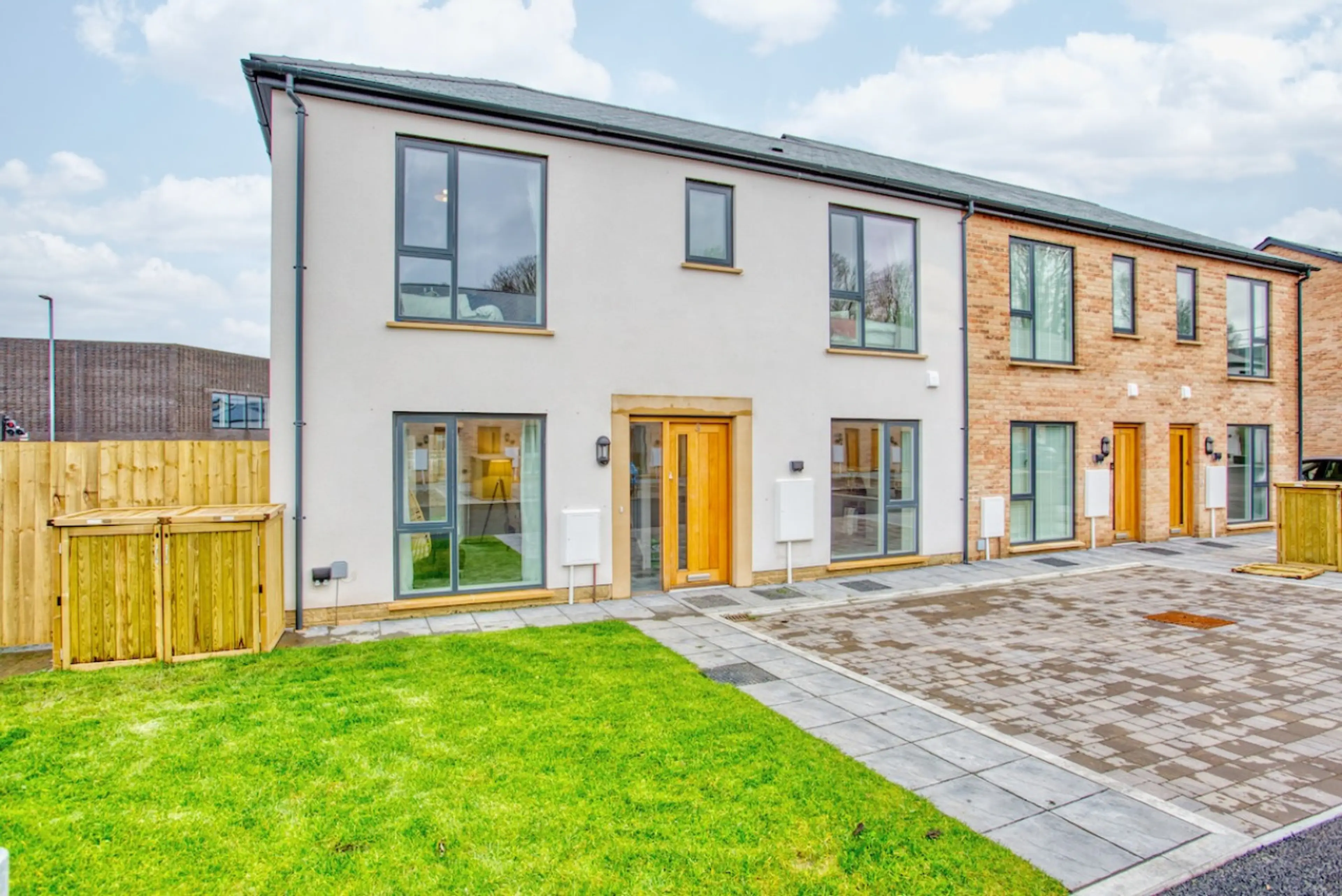 Modern new home with parking for two, prime location near town and Gwithian Beach