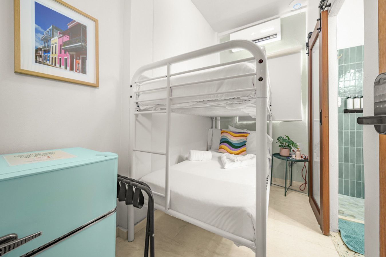 Minimalist Bunk Room