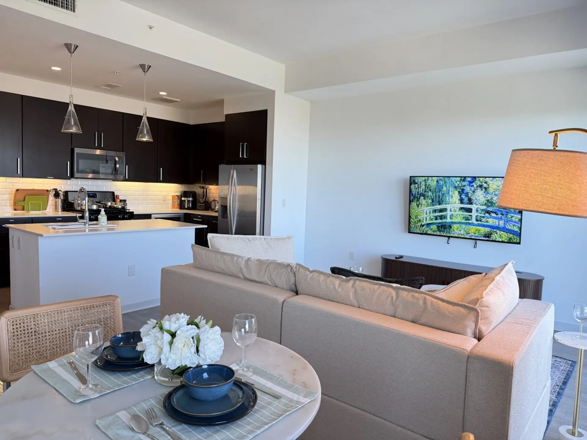 Bright, modern open-concept apartment.