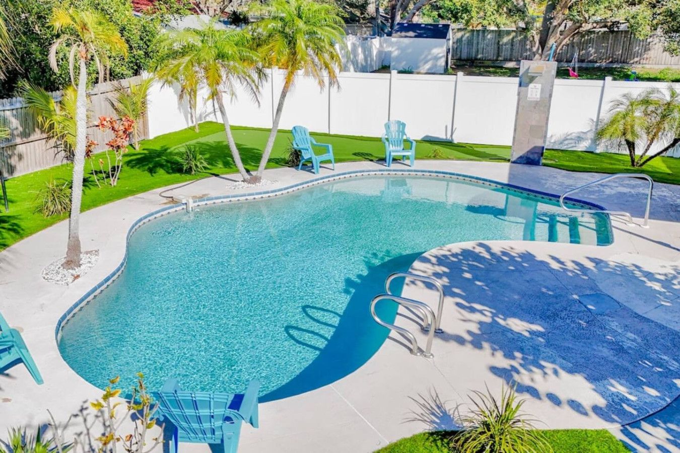 Mini-Golf Pool House
