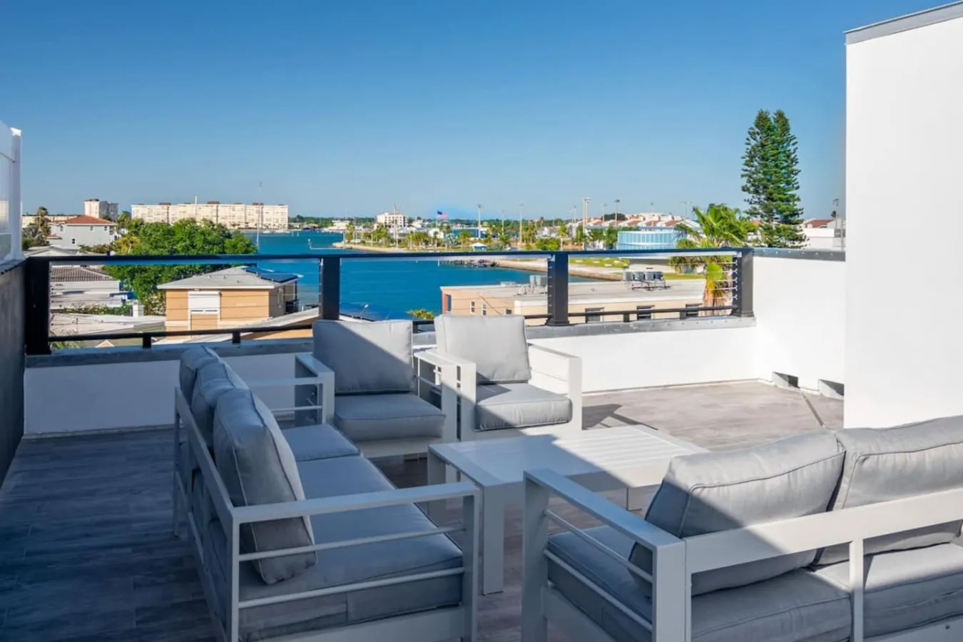 South Beach Pool House — photo 2