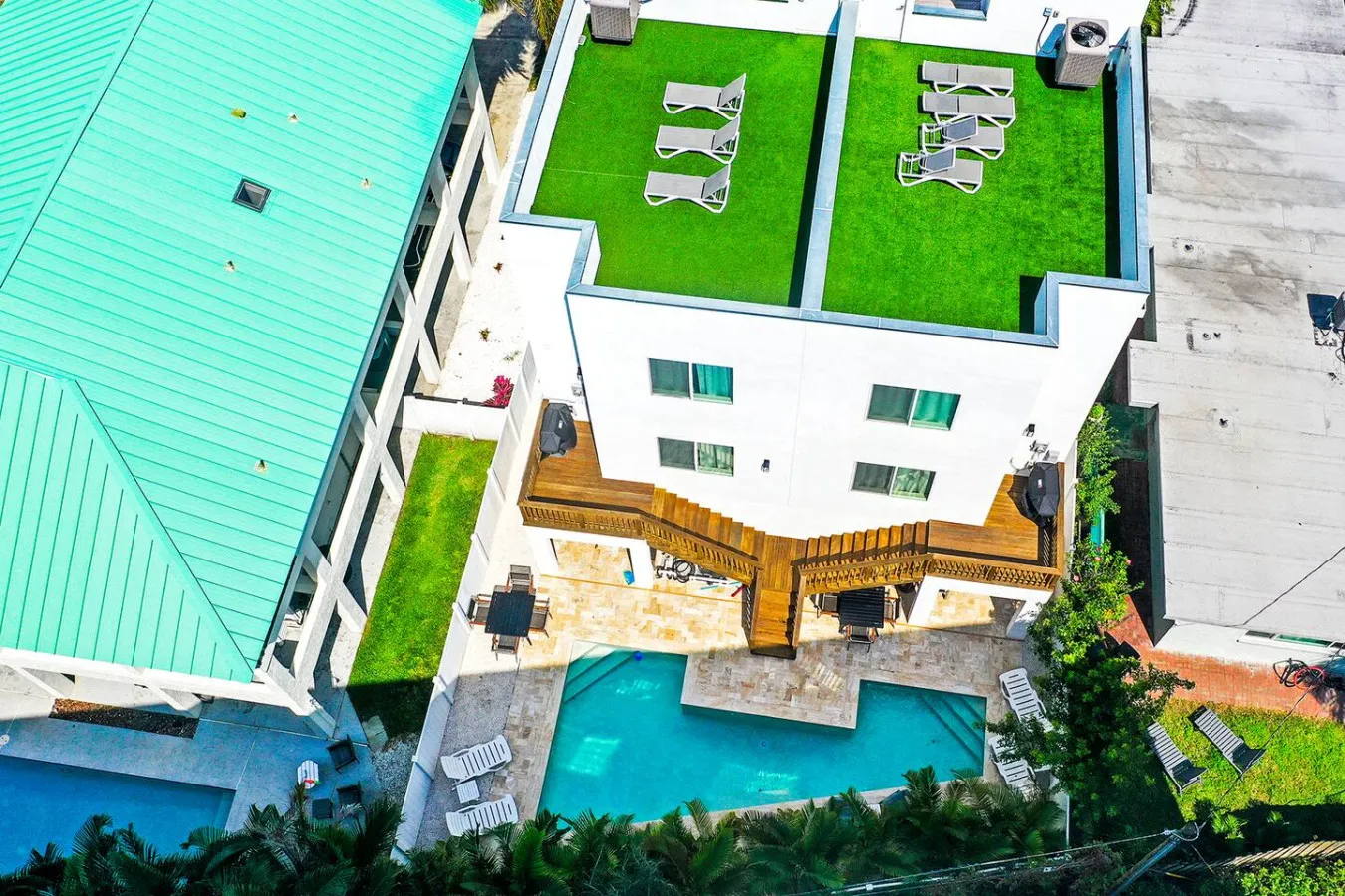 South Beach Pool House — photo 3