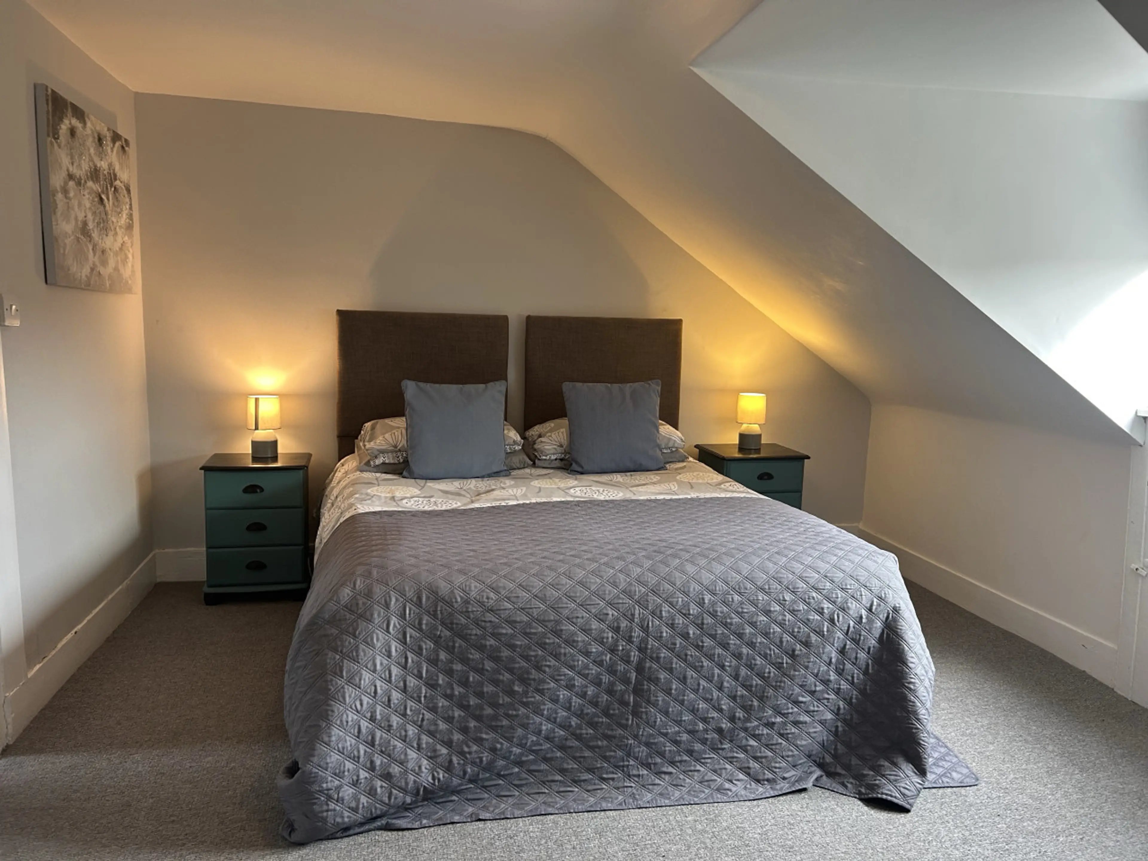 Large main bedroom Super King or Twin