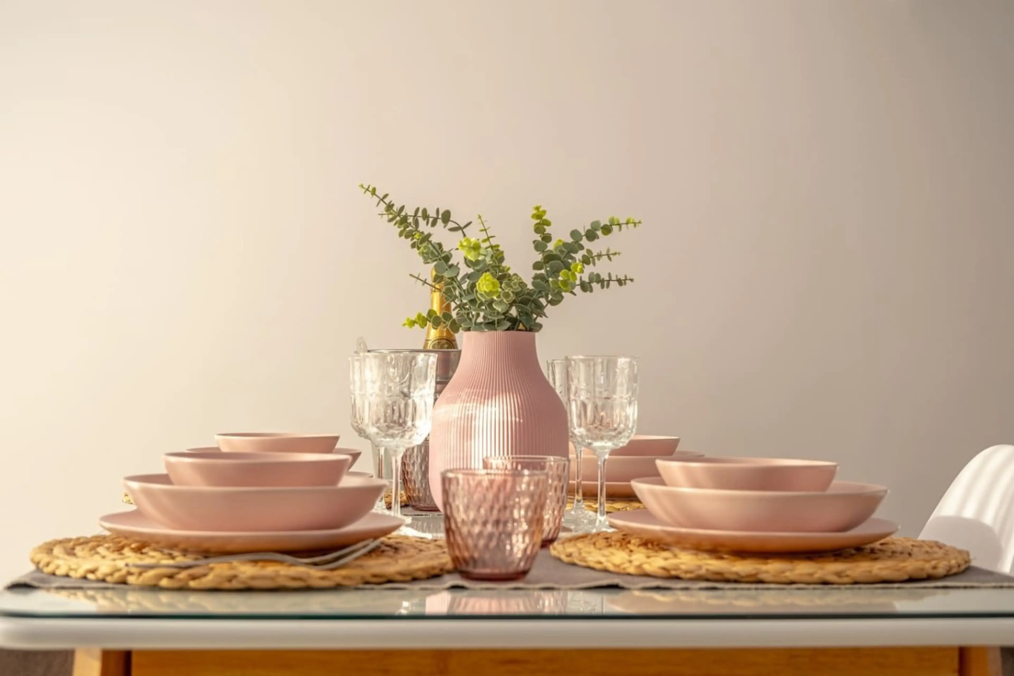 Disfruta de cenas inolvidables en un ambiente acogedor y cuidado.