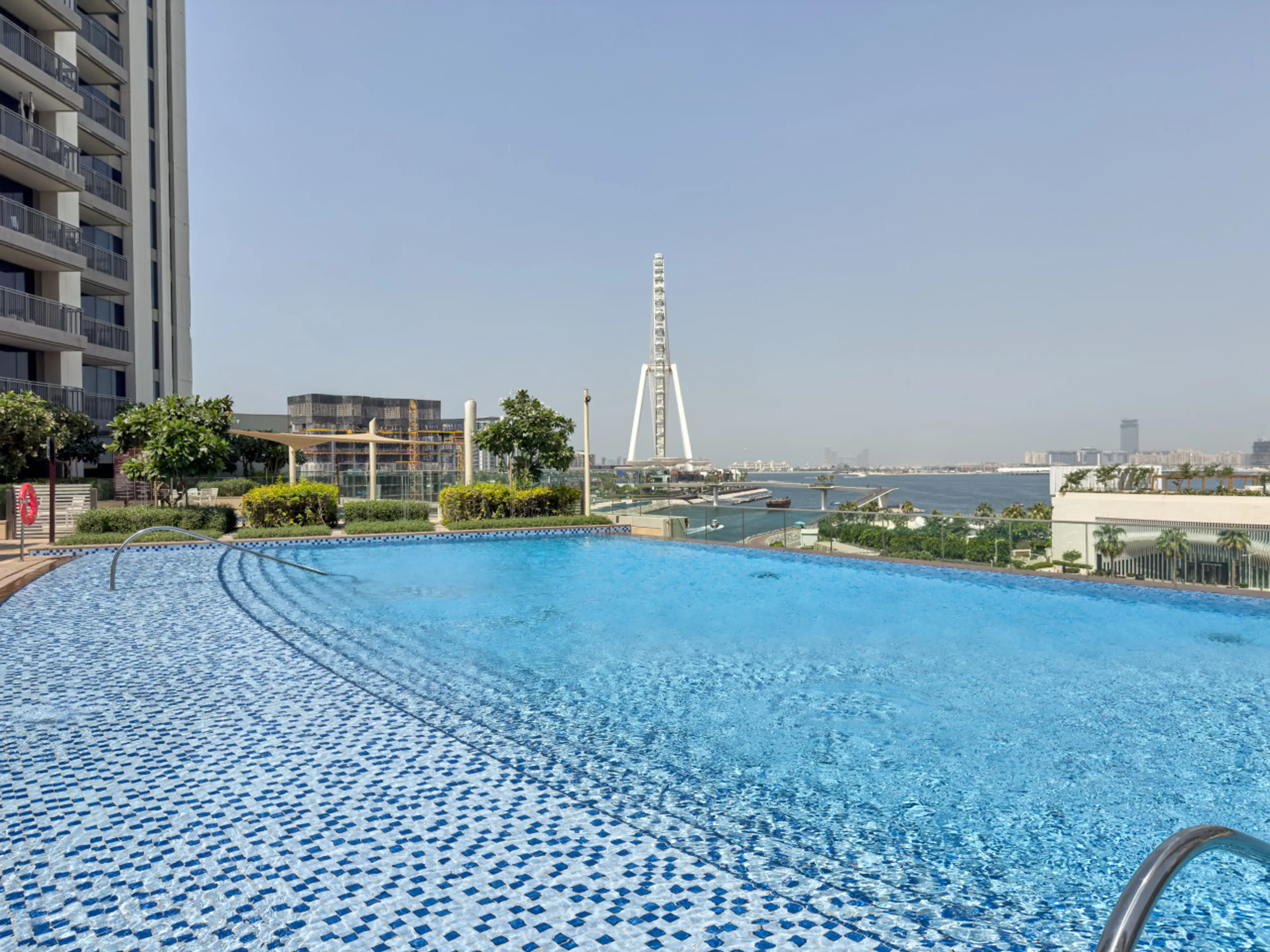 Take a morning dip with Ain Dubai right before you. The infinity pool feels endless, where the Marina waters meet the sky.