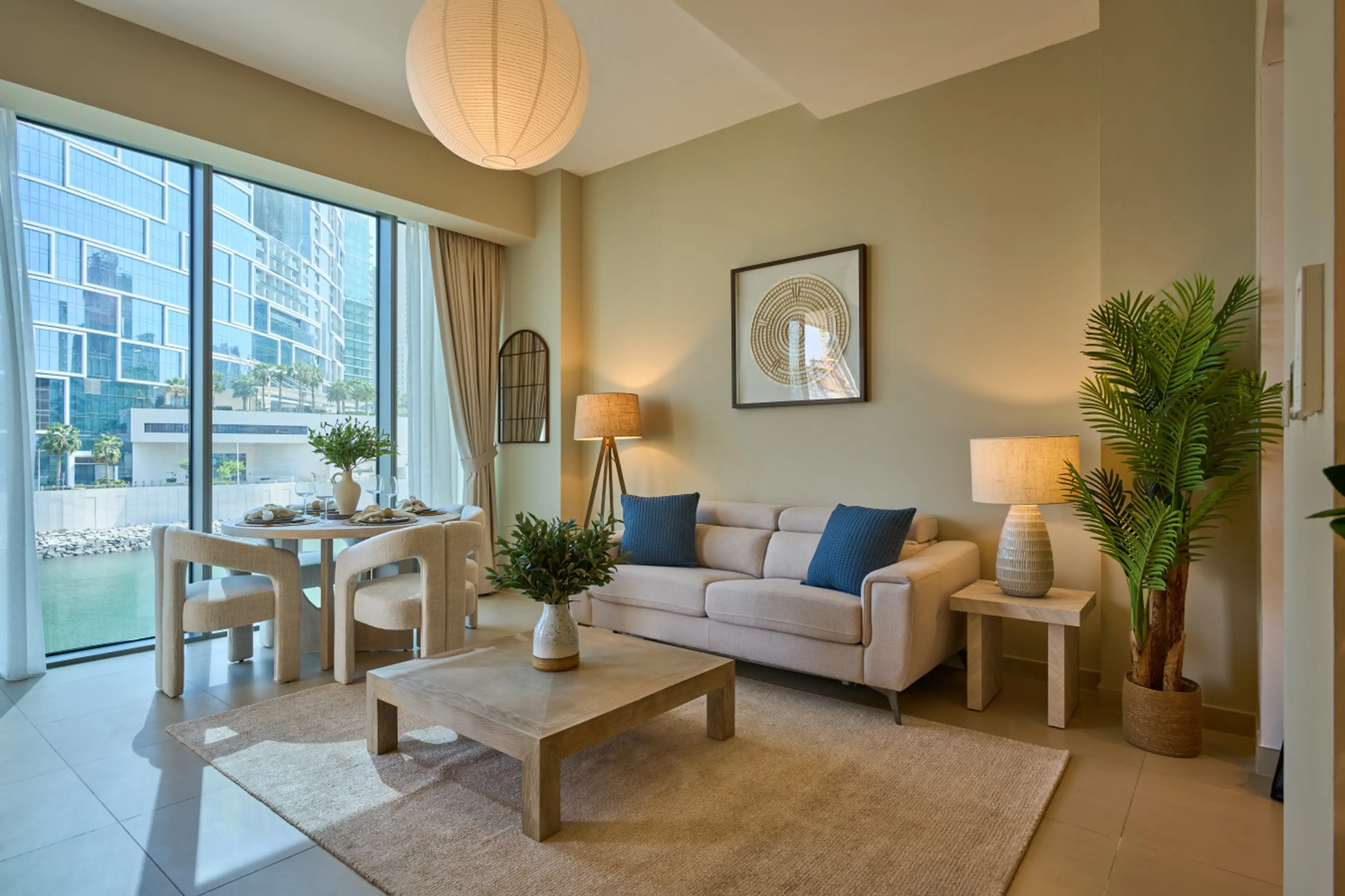 A calm and open living space filled with soft light and natural tones that invite you to relax the moment you arrive.