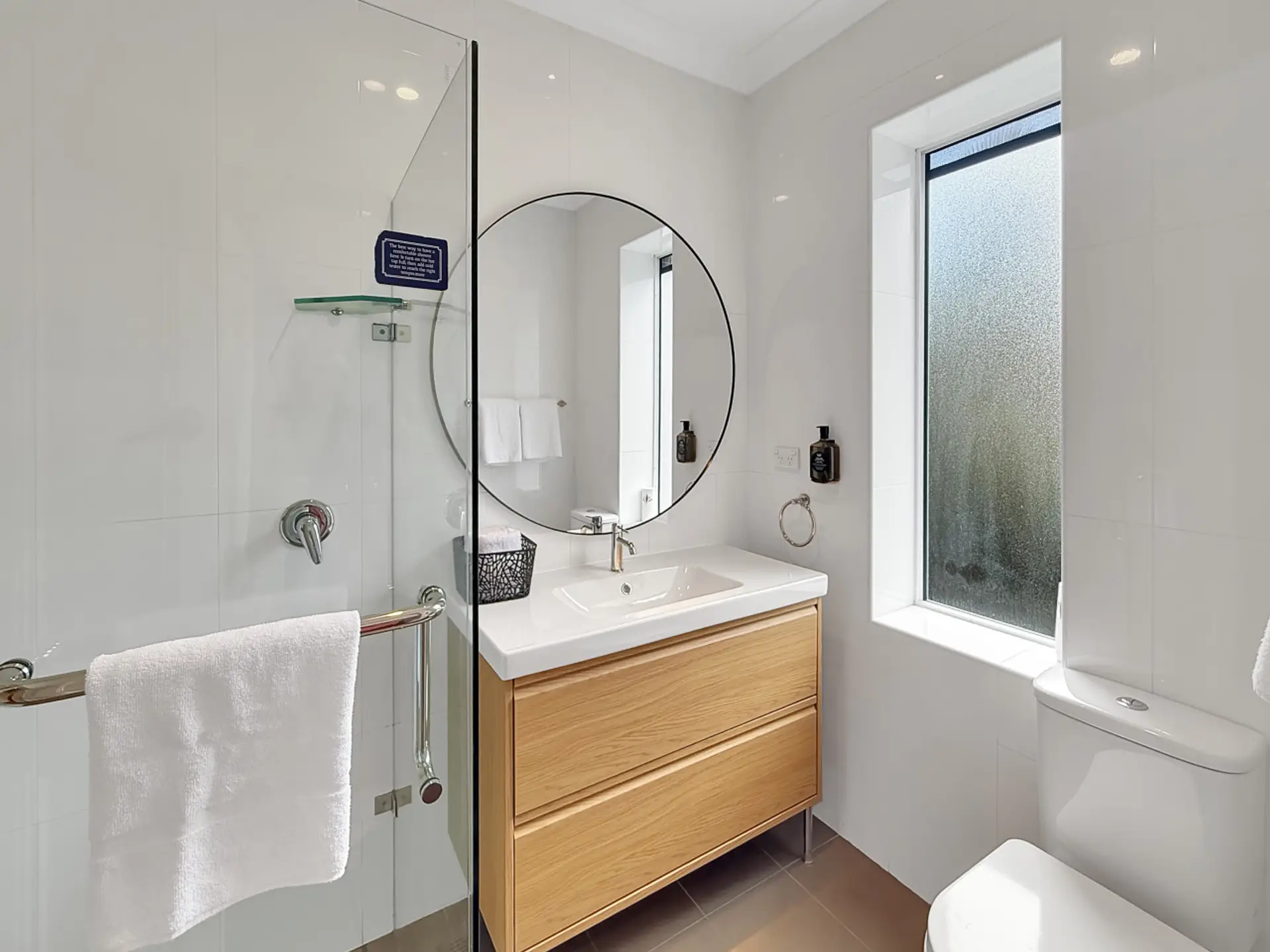 large bathroom with quality amenities and toiletries