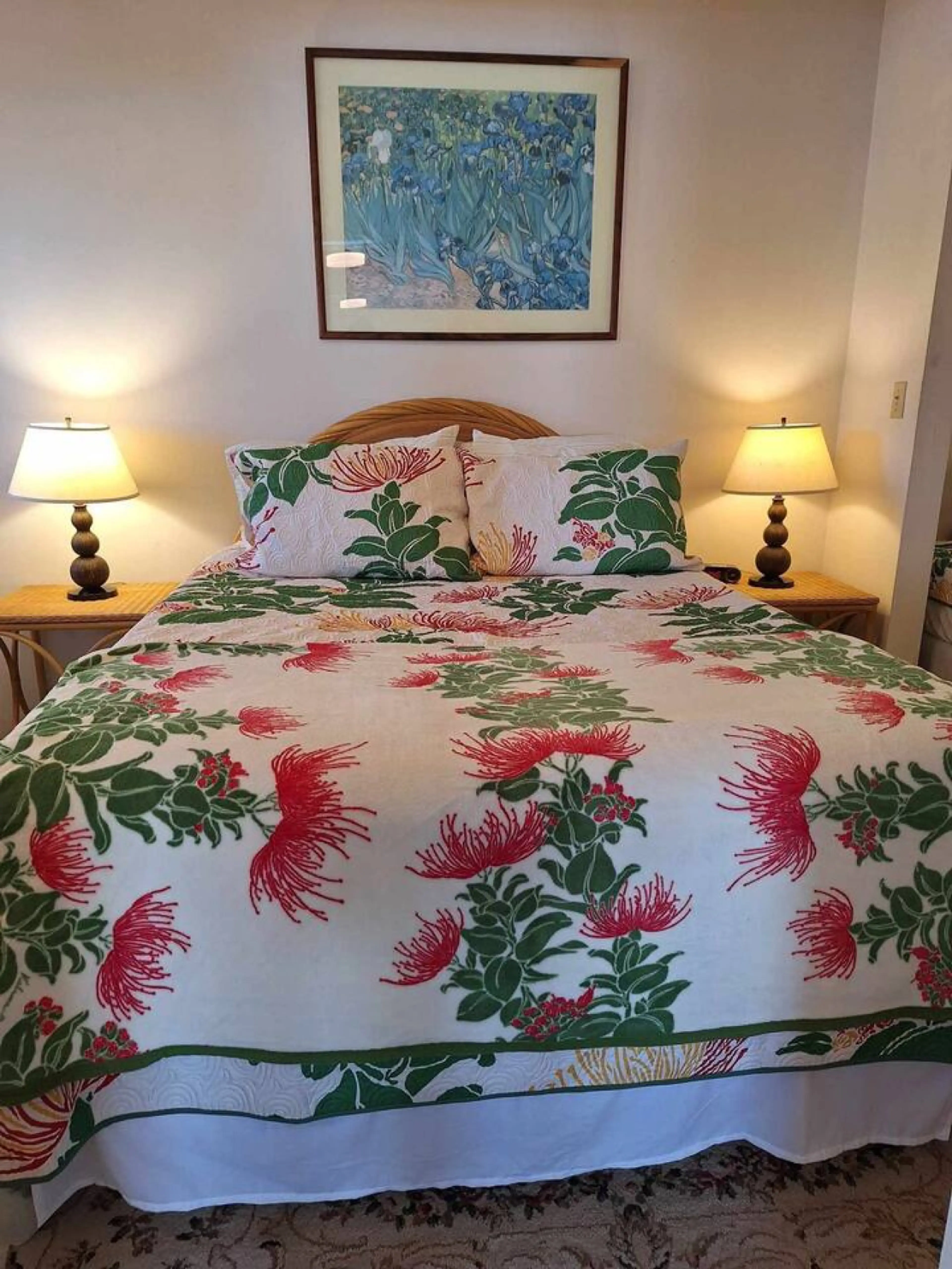 Queen bed in Garden Suite