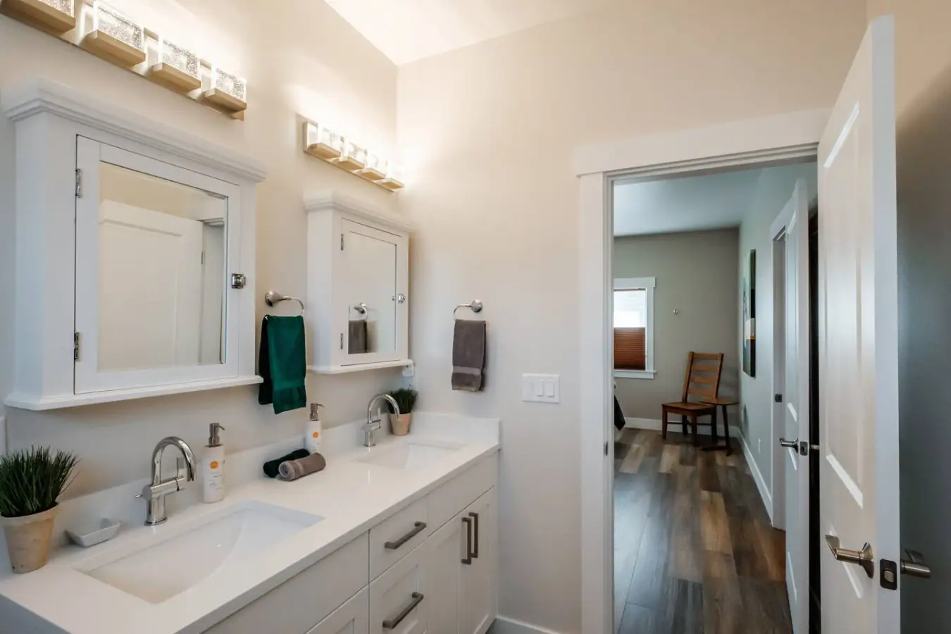 Corvallis Modern Oasis — Breakfast Included - Image 27
